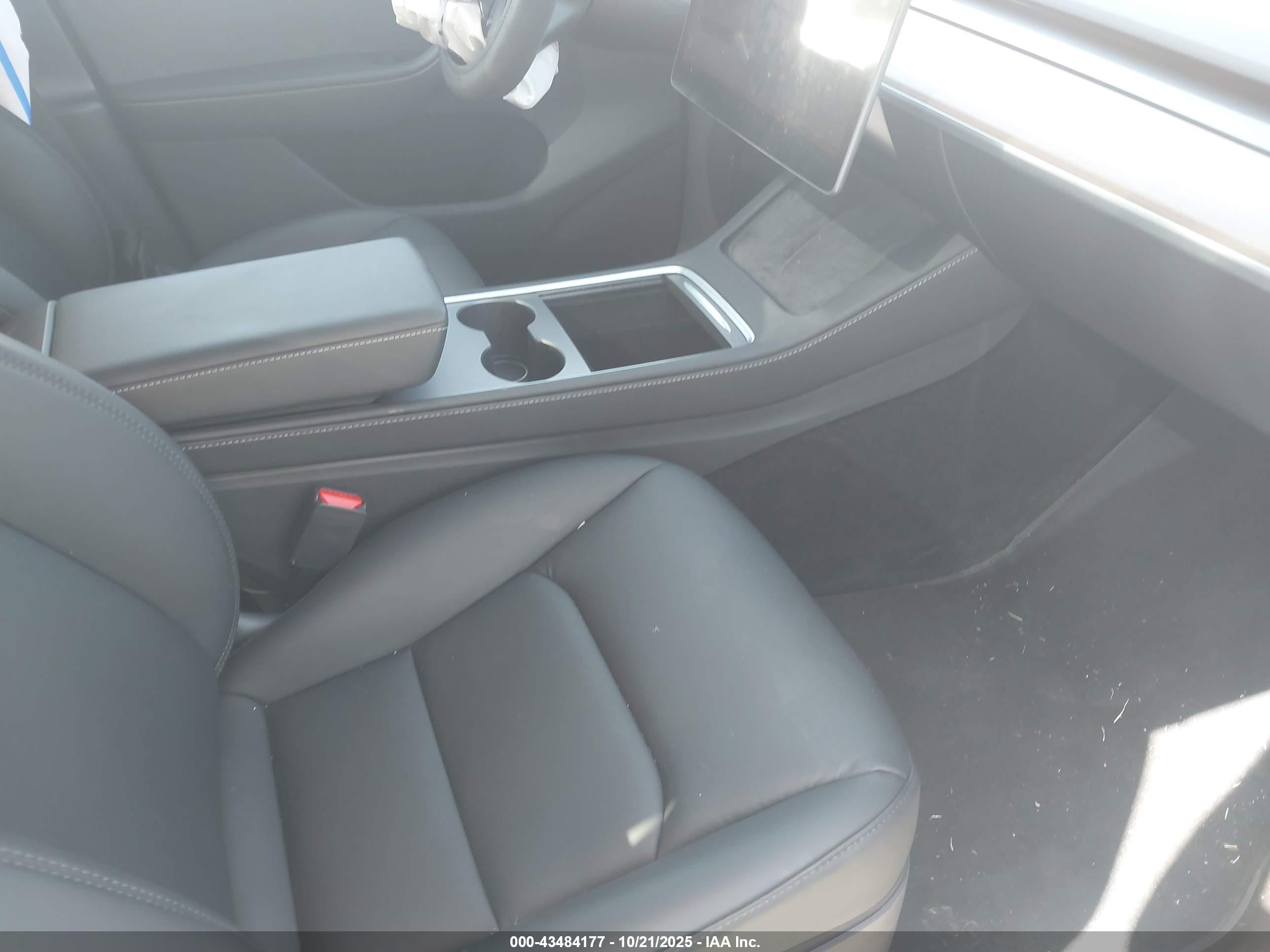 TESLA MODEL image 5