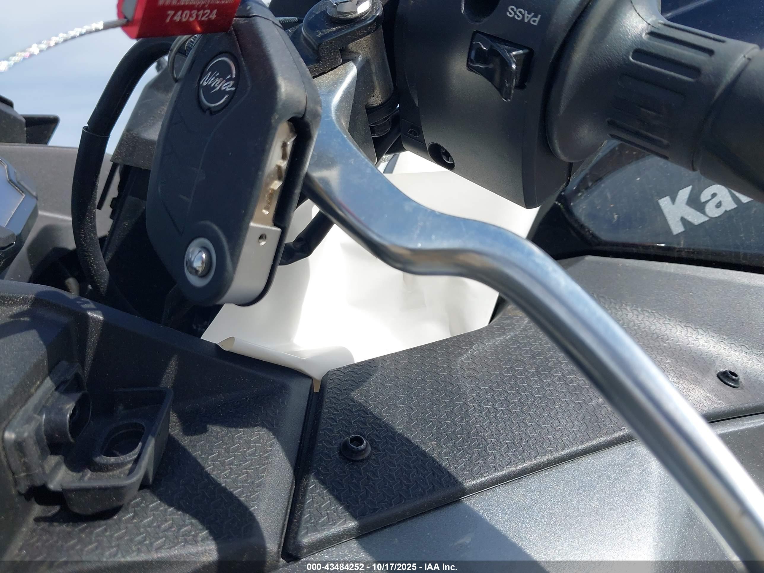 KAWASAKI EX500 image 11