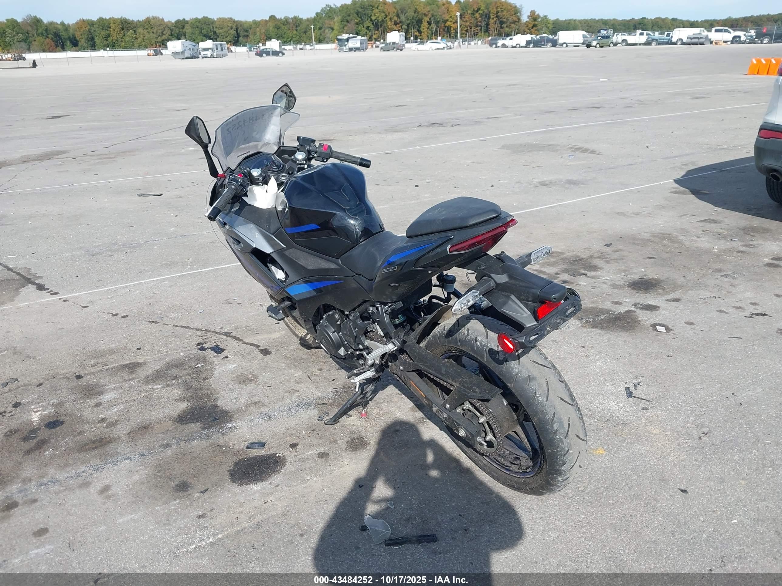KAWASAKI EX500 image 3