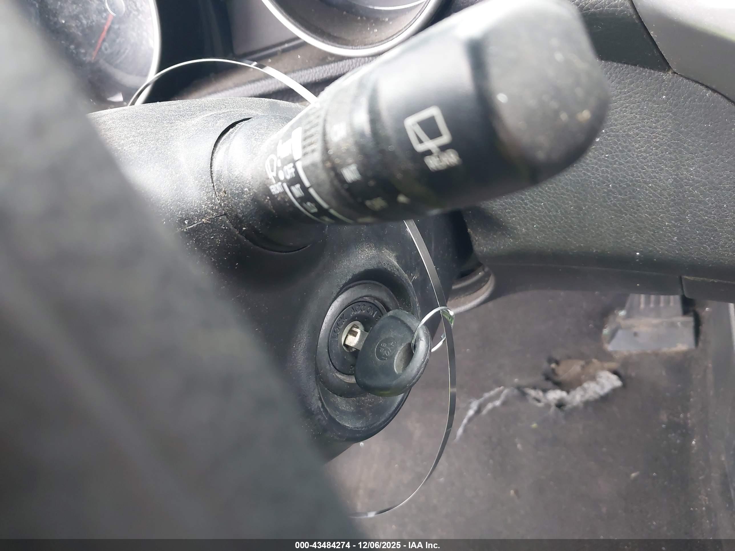 HYUNDAI ELANTRA image 11