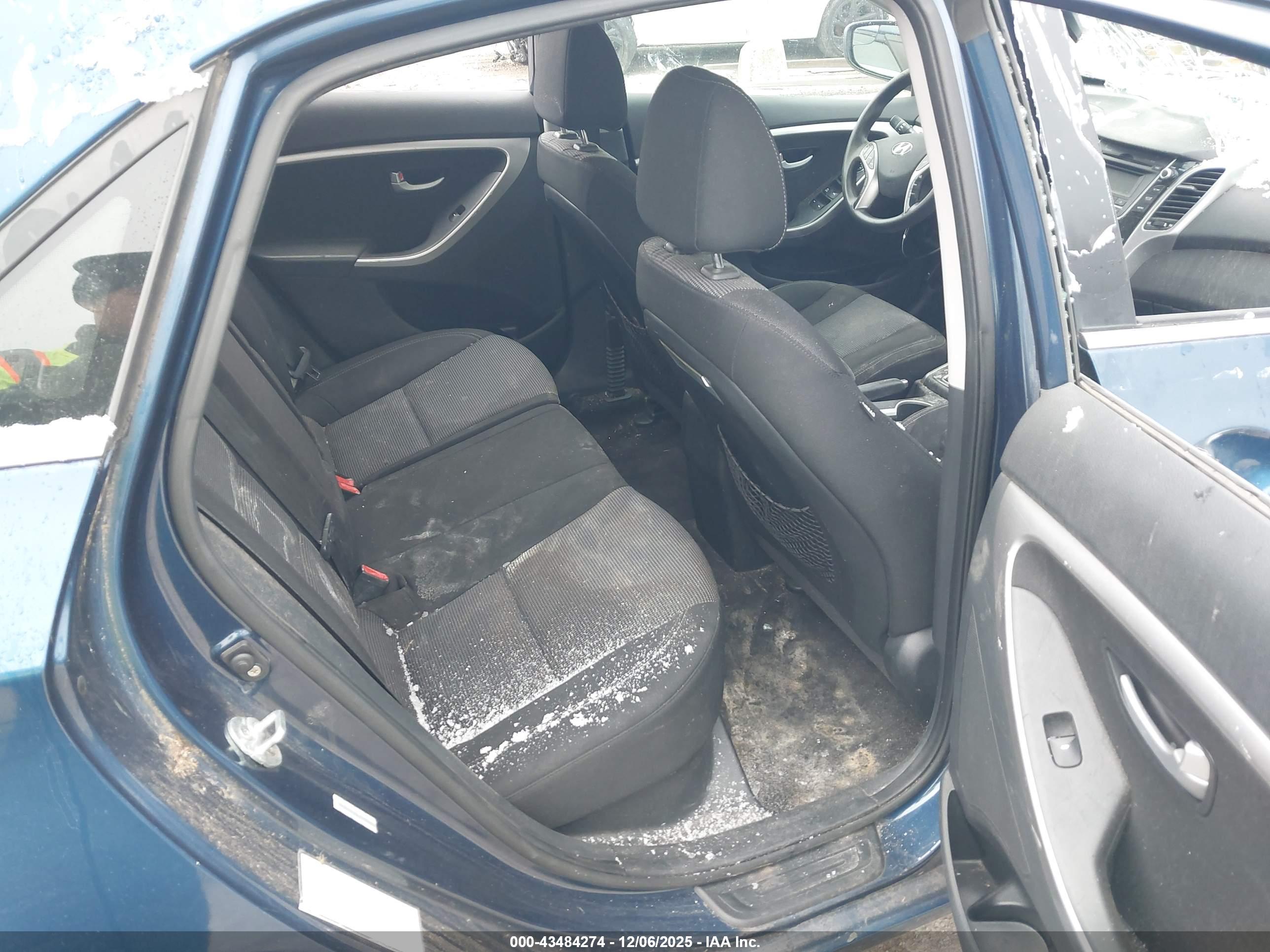 HYUNDAI ELANTRA image 8