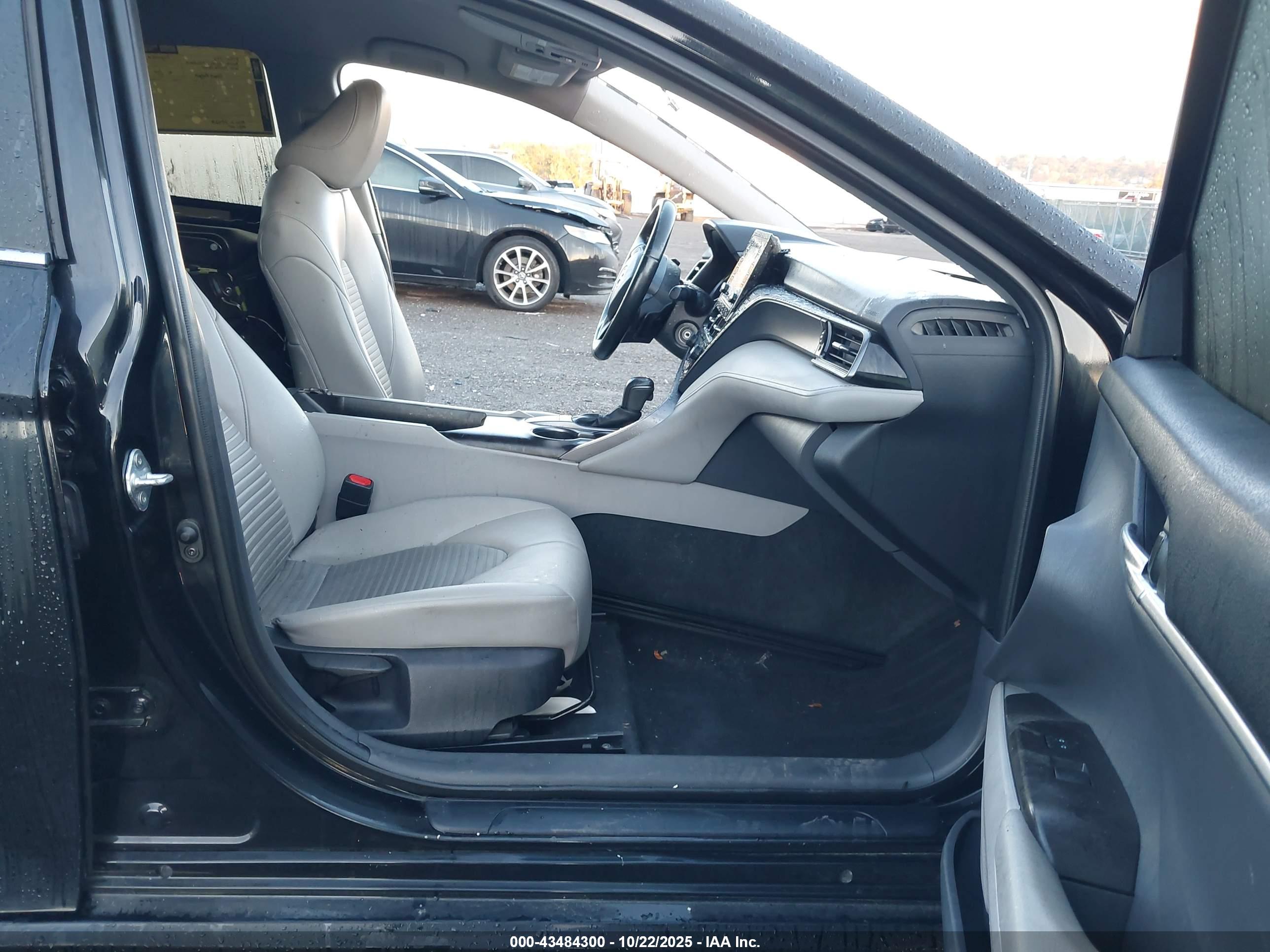 TOYOTA CAMRY image 5