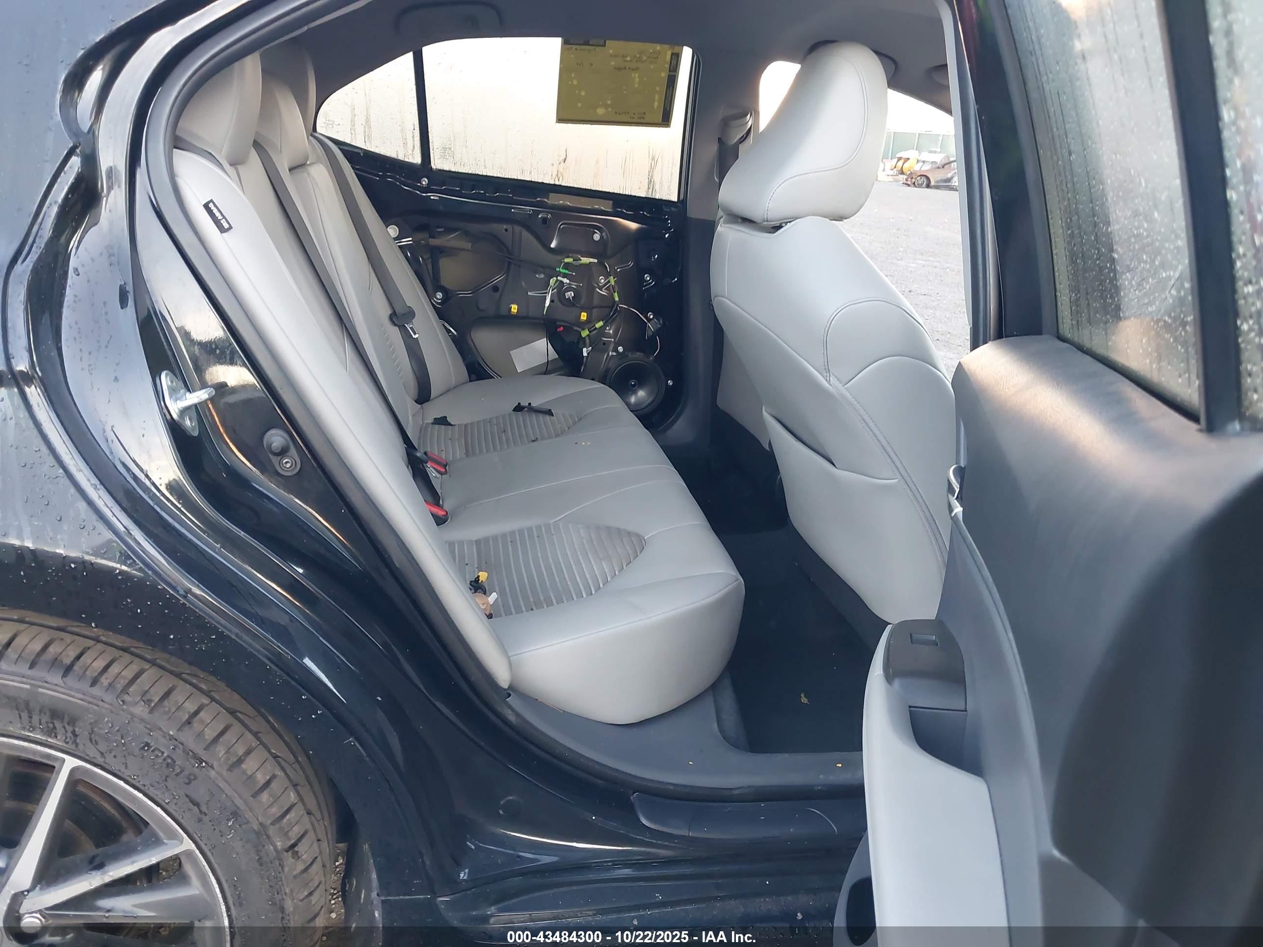 TOYOTA CAMRY image 8
