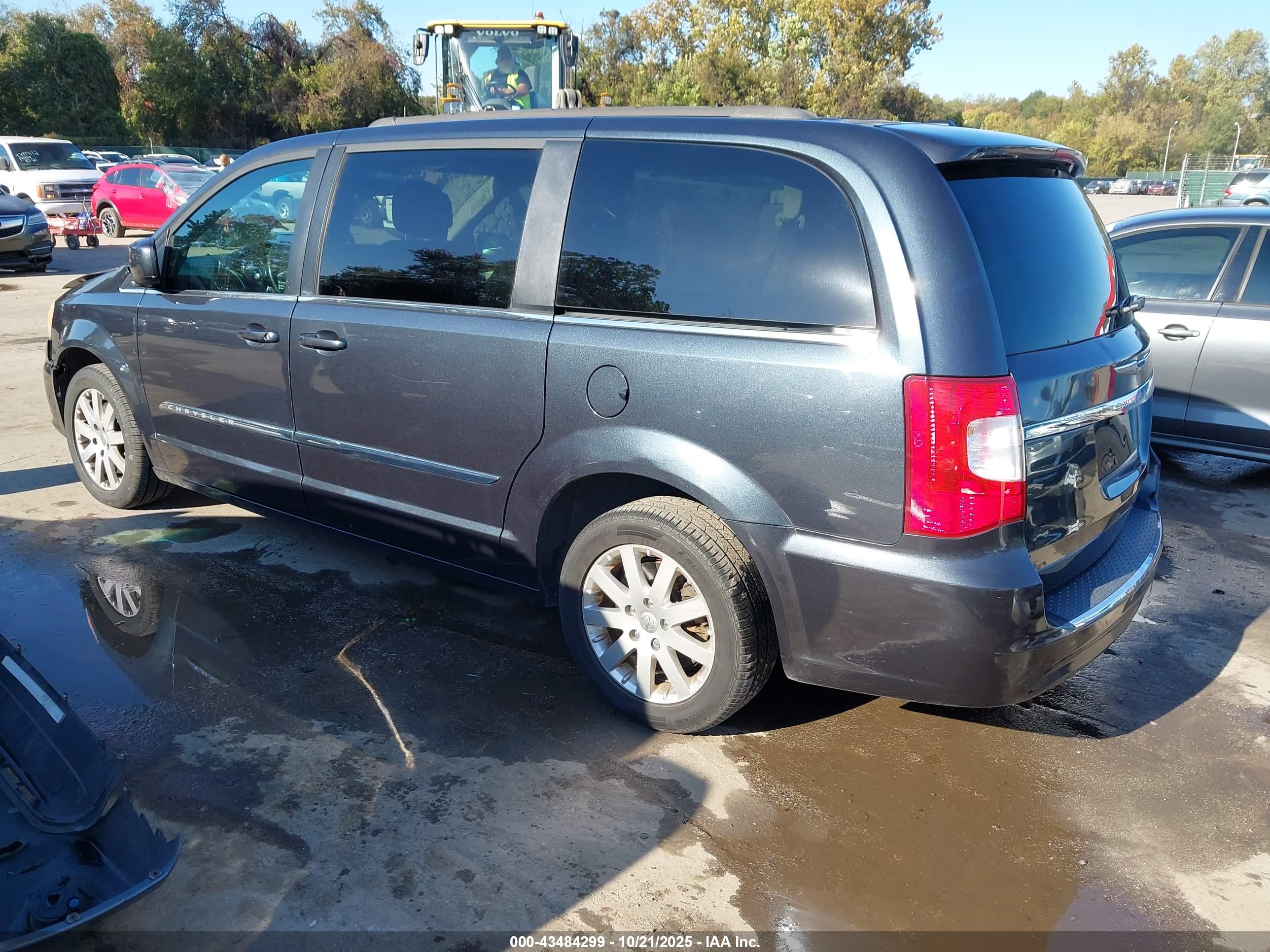 CHRYSLER TOWN image 3