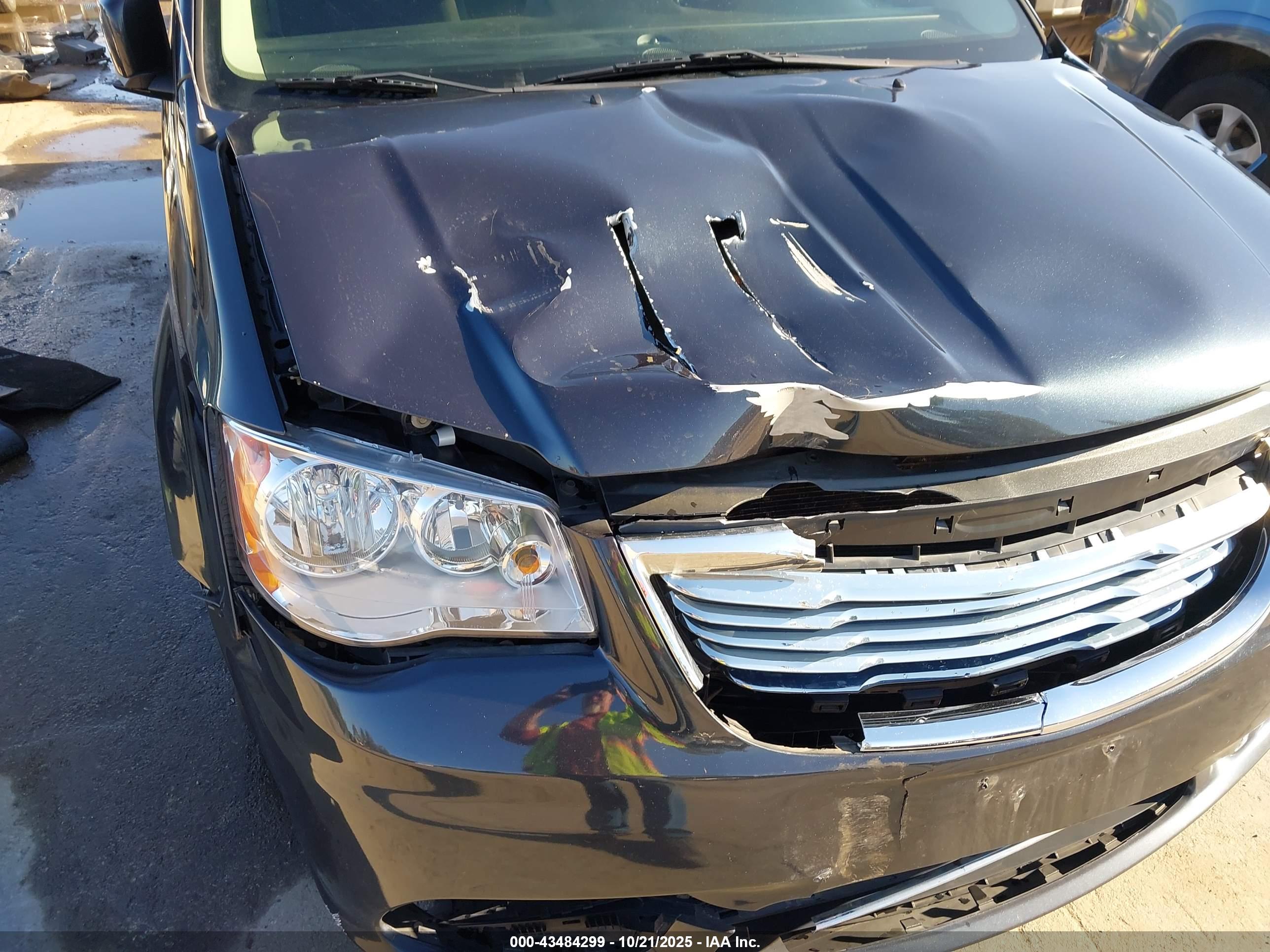 CHRYSLER TOWN image 6