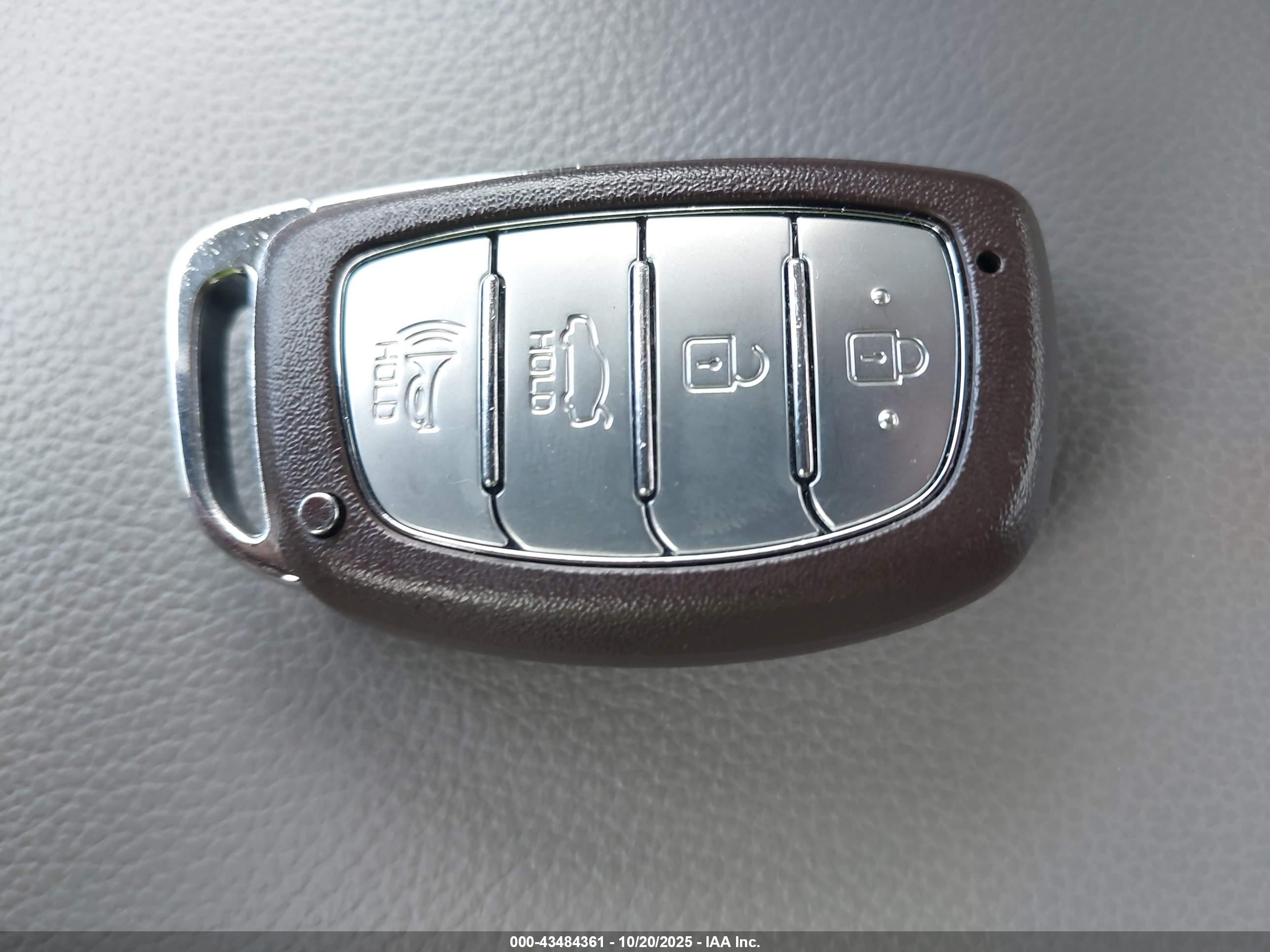 HYUNDAI ELANTRA image 11