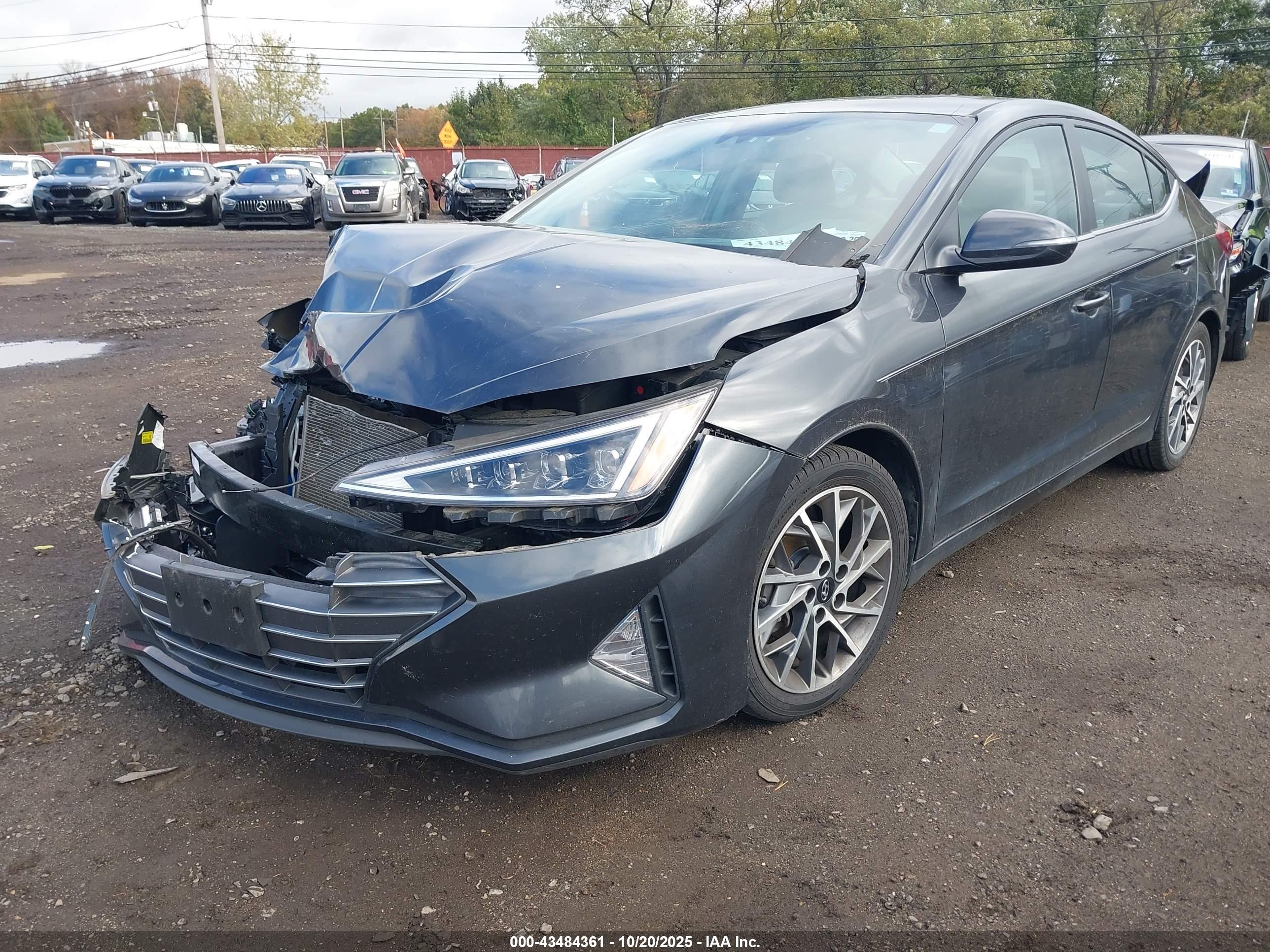 HYUNDAI ELANTRA image 6