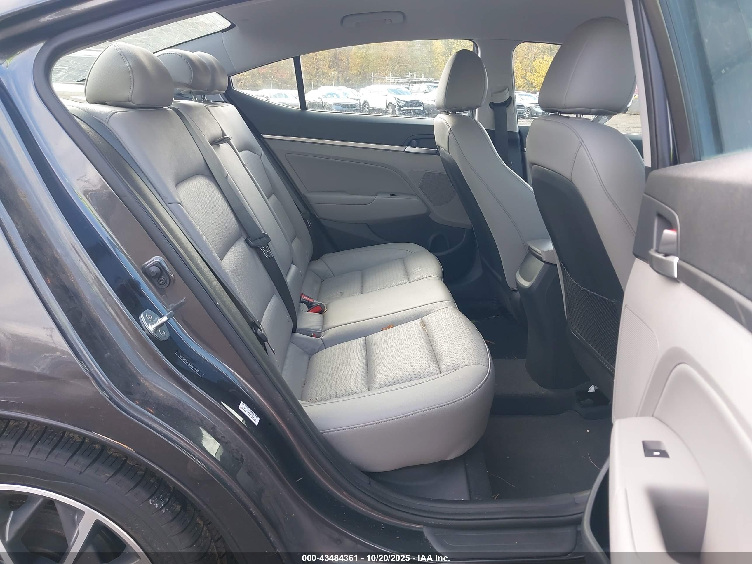 HYUNDAI ELANTRA image 8