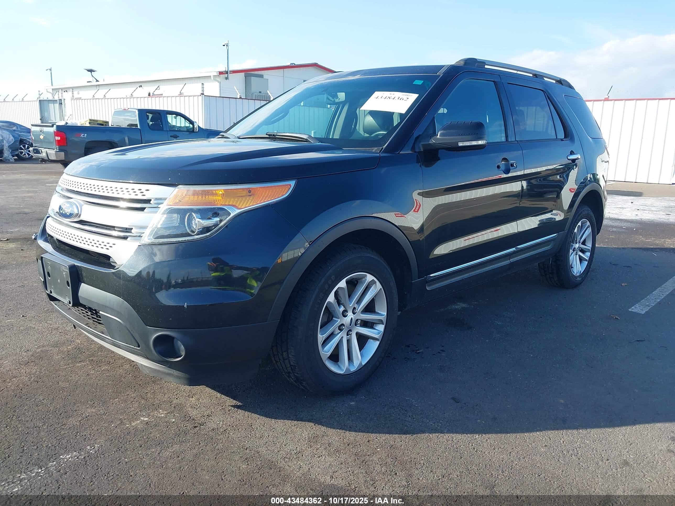 FORD EXPLORER image 2