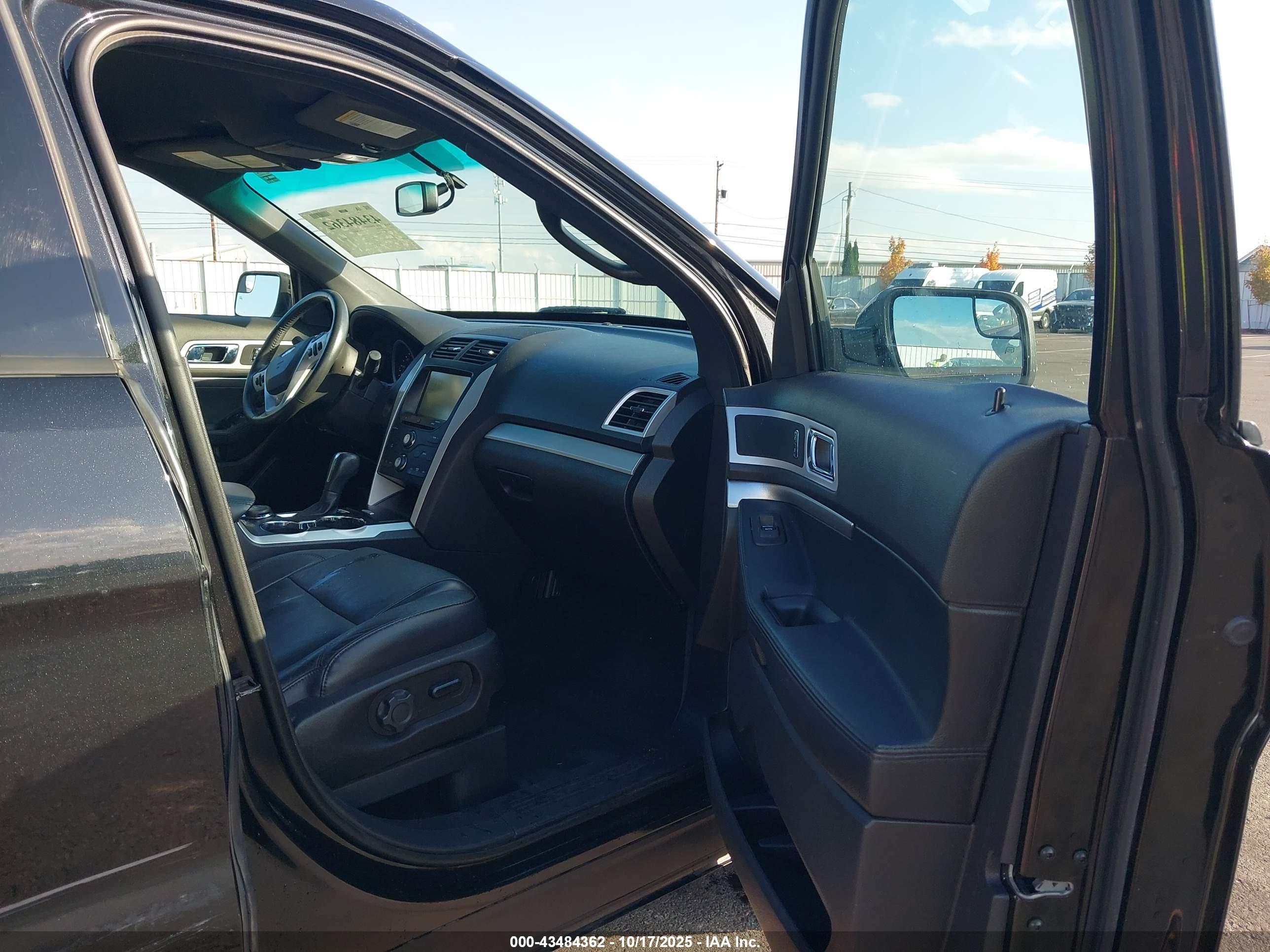 FORD EXPLORER image 5