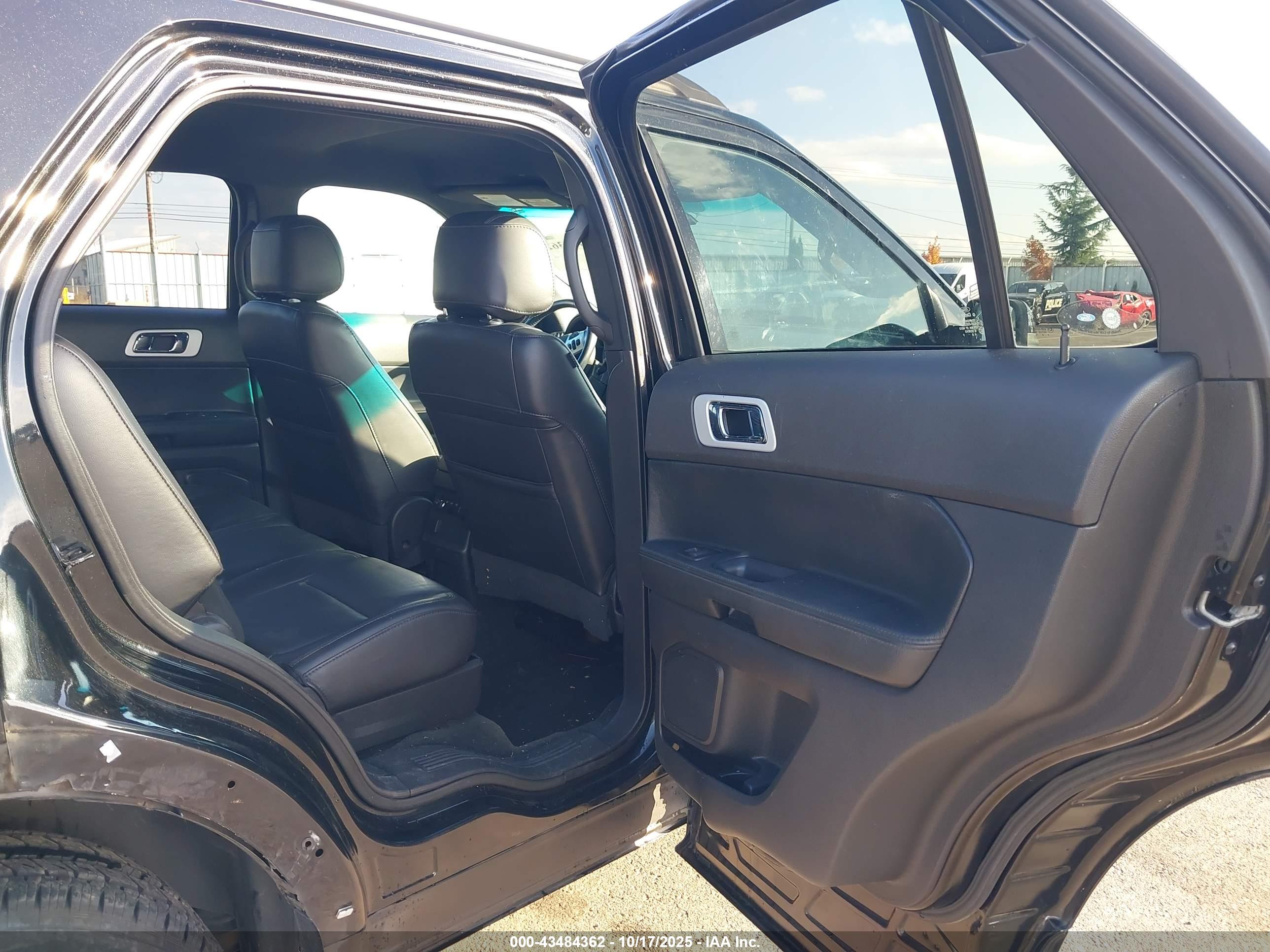 FORD EXPLORER image 8