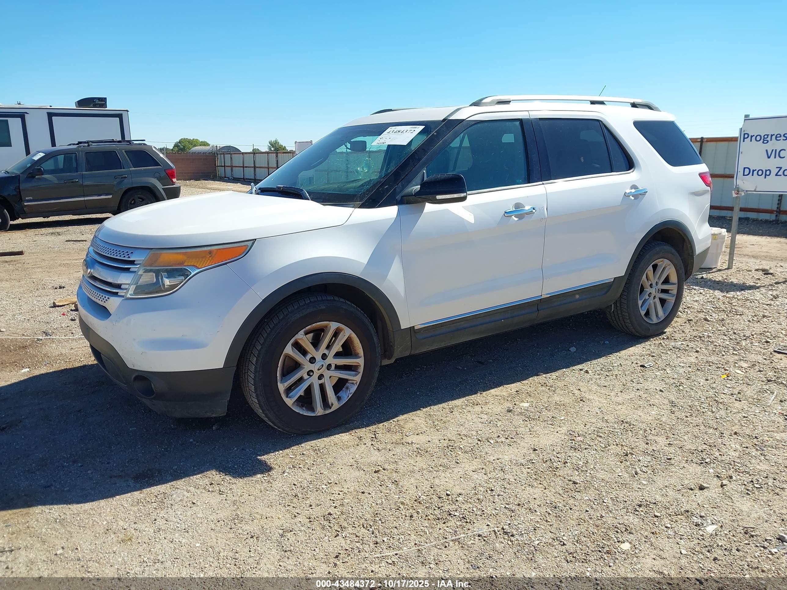 FORD EXPLORER image 2