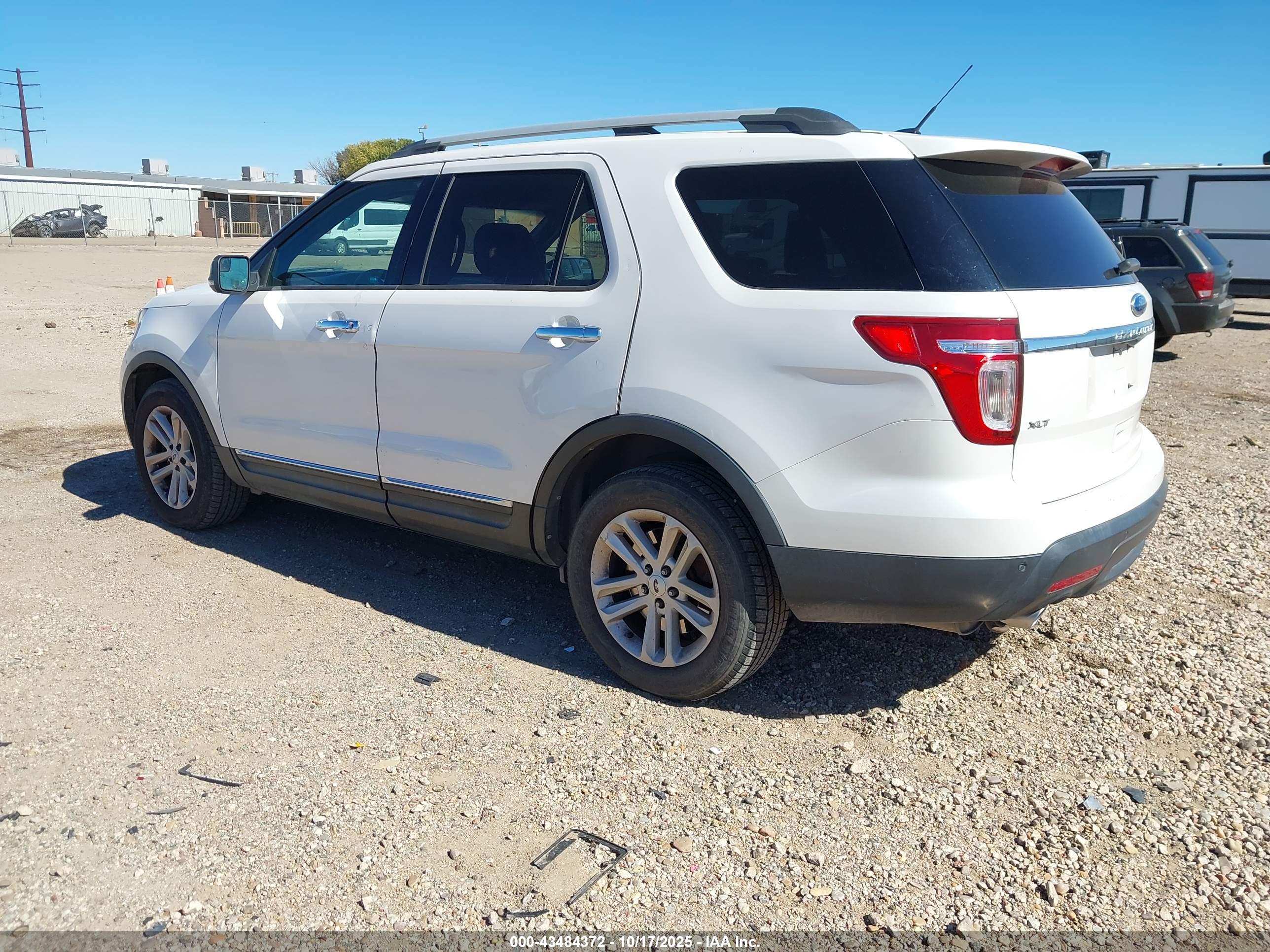FORD EXPLORER image 3