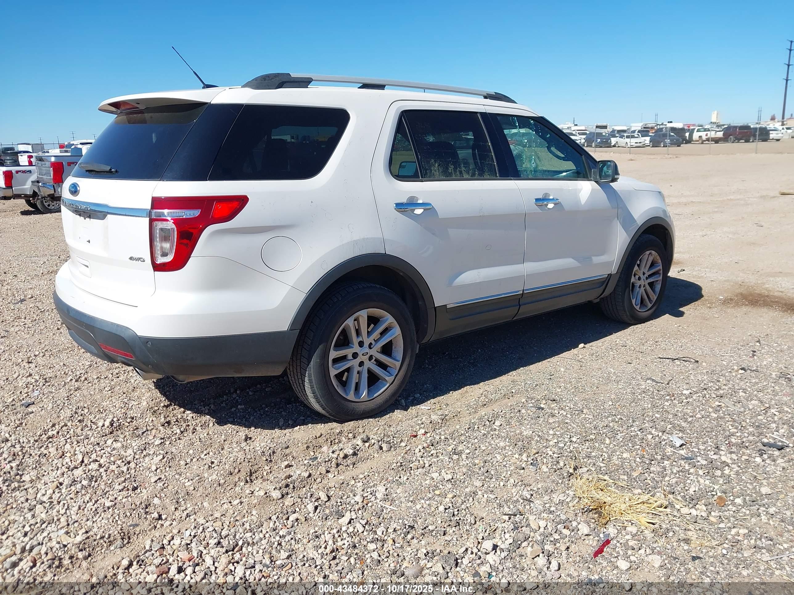 FORD EXPLORER image 4