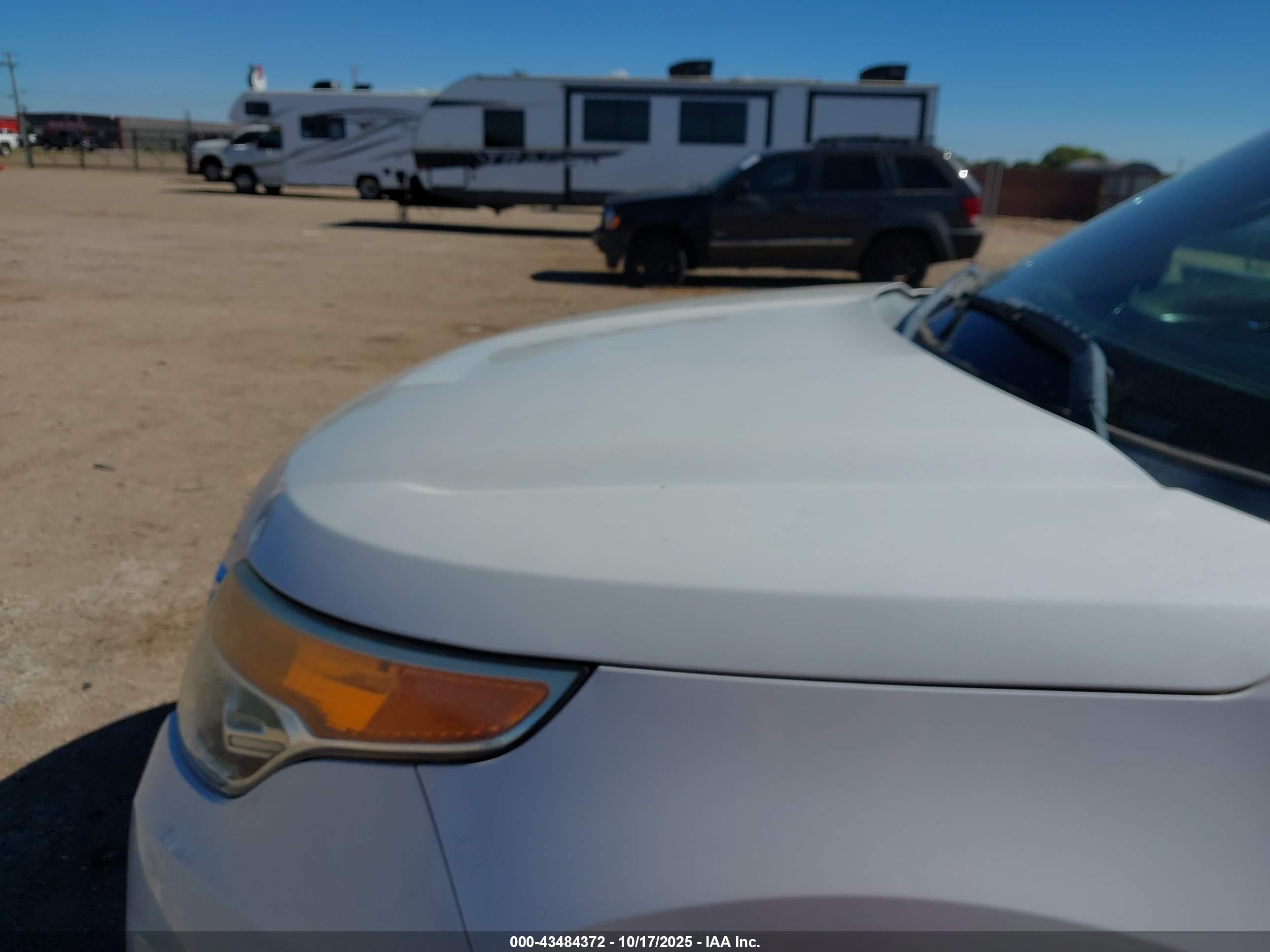 FORD EXPLORER image 6