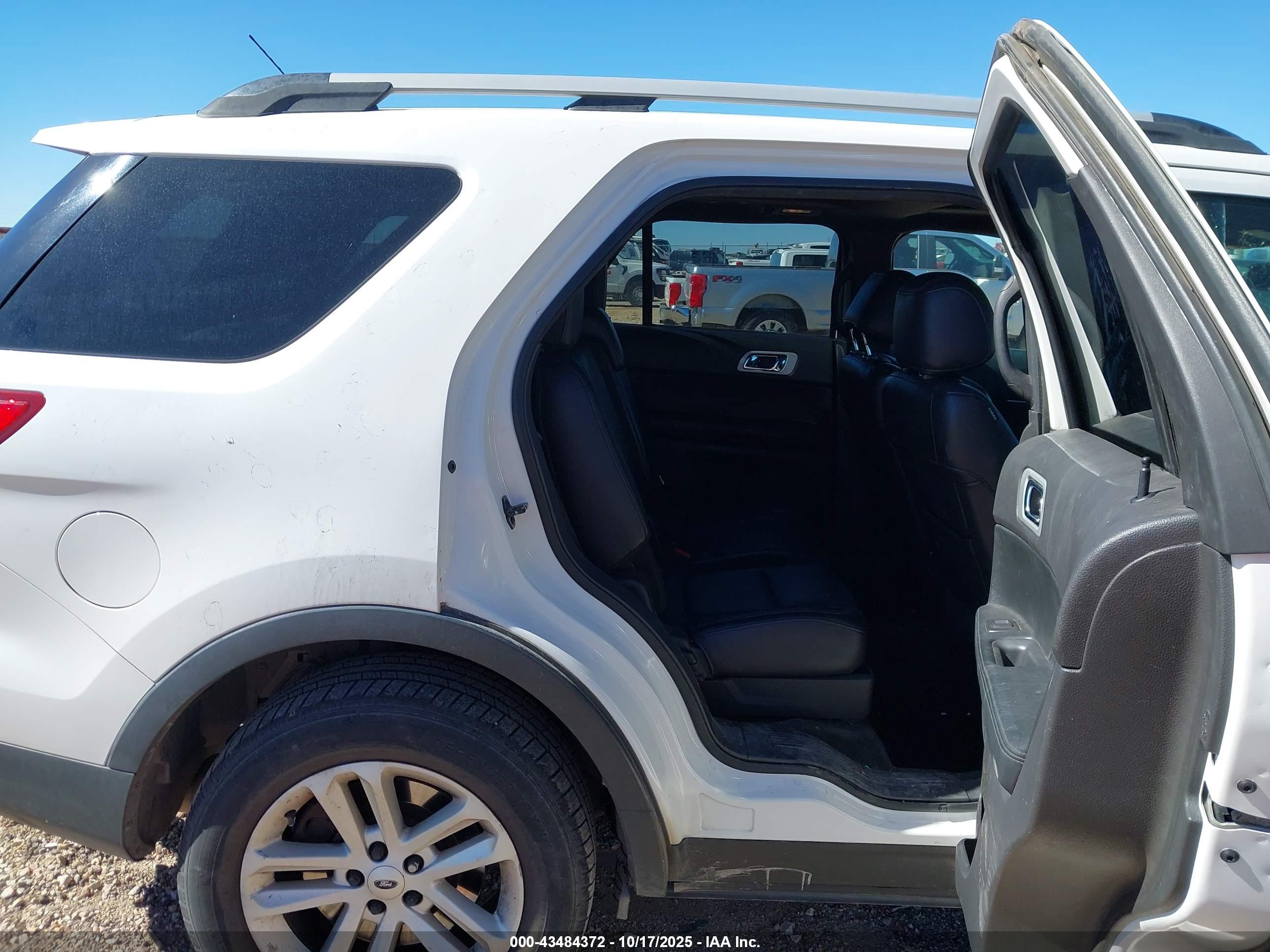 FORD EXPLORER image 8