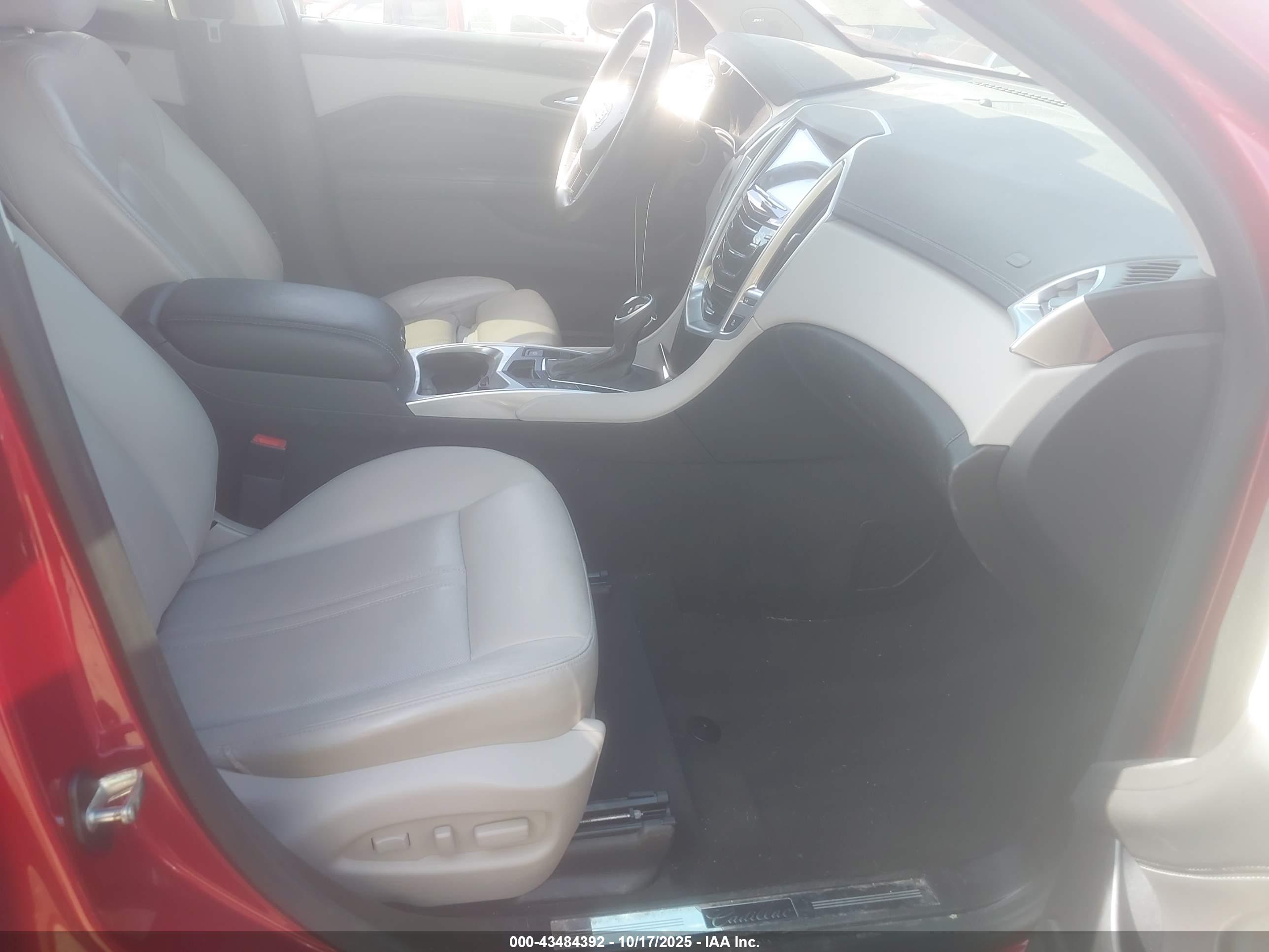 CADILLAC SRX image 5