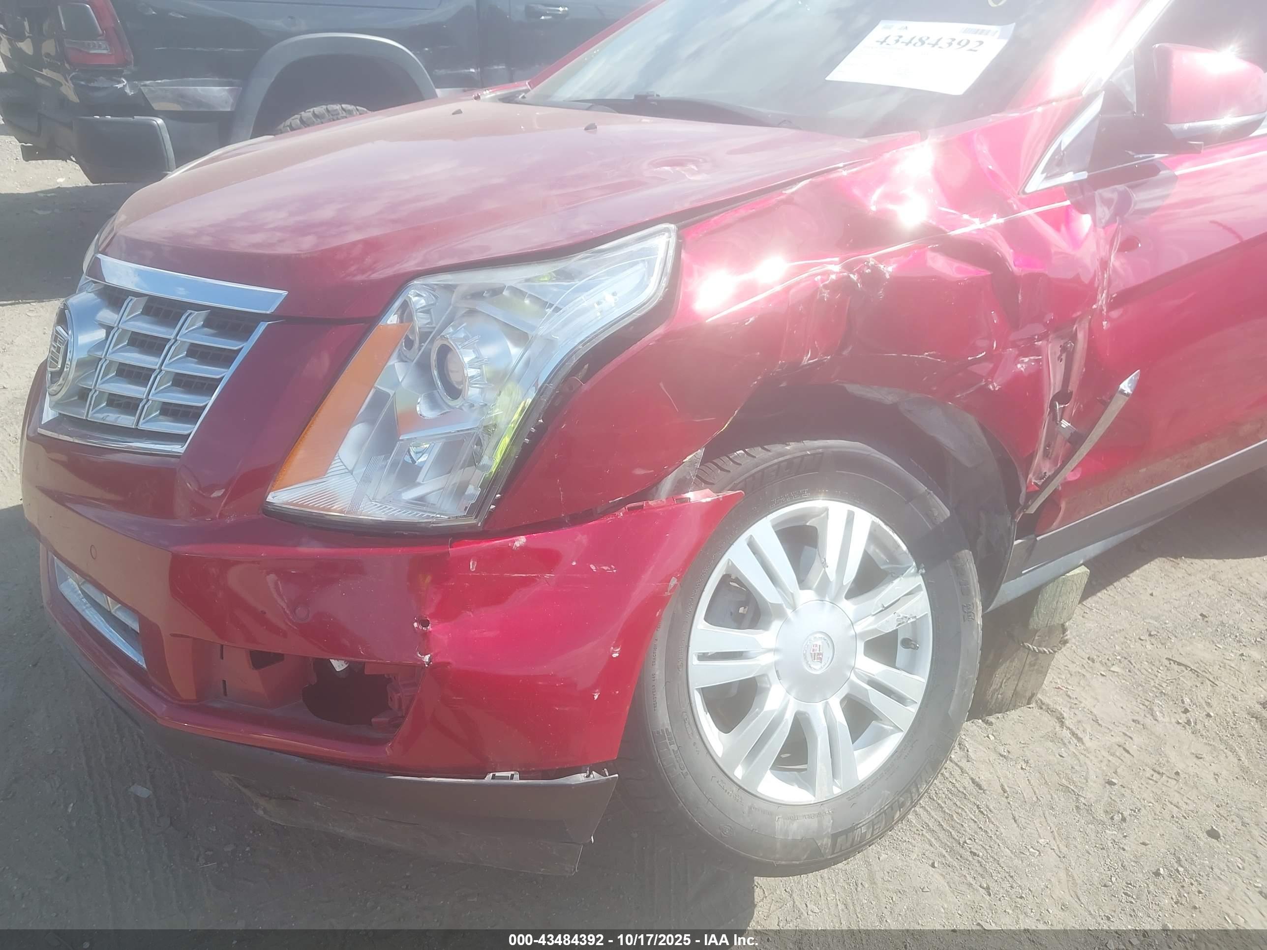 CADILLAC SRX image 6