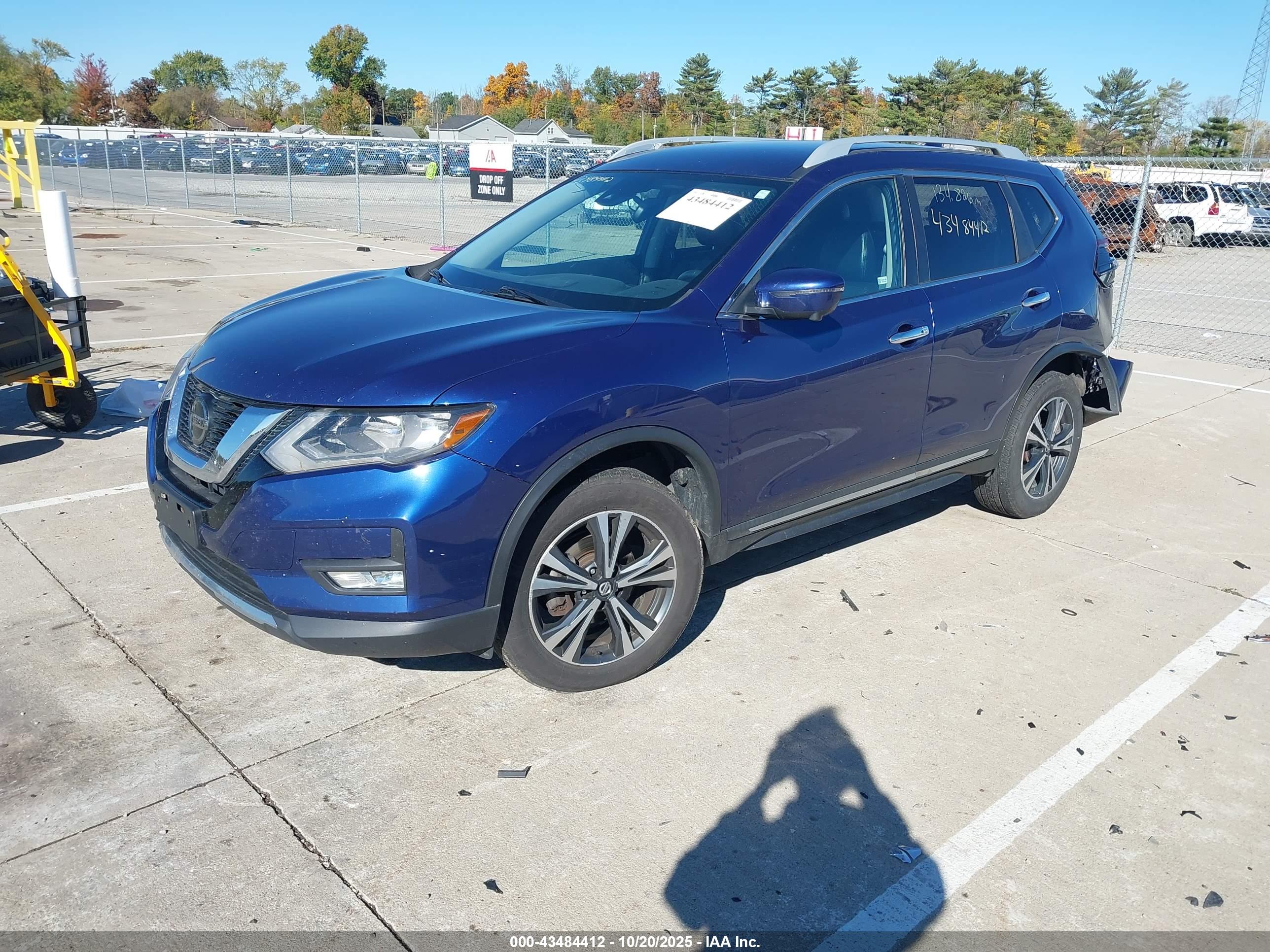 NISSAN ROGUE image 2