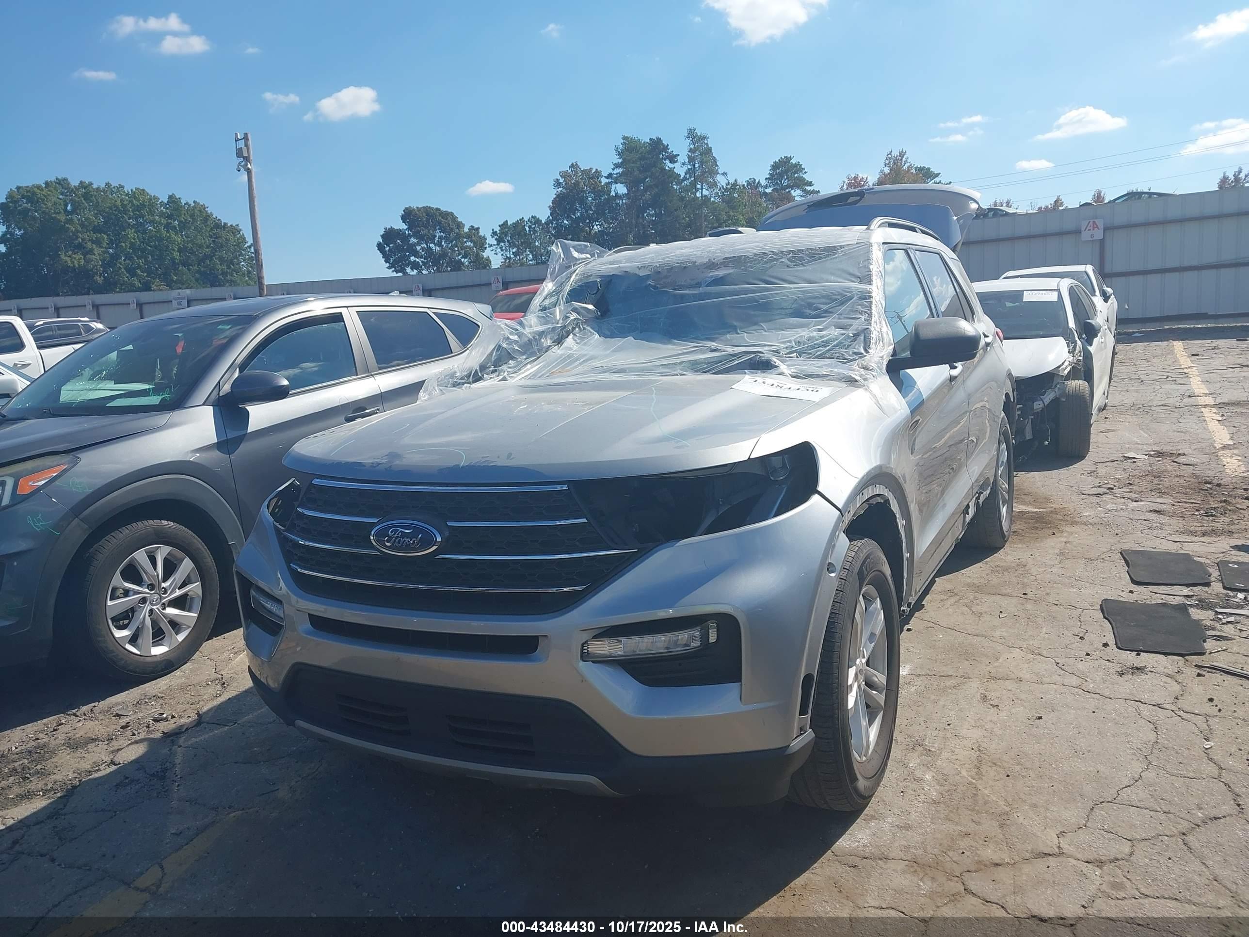 FORD EXPLORER image 2