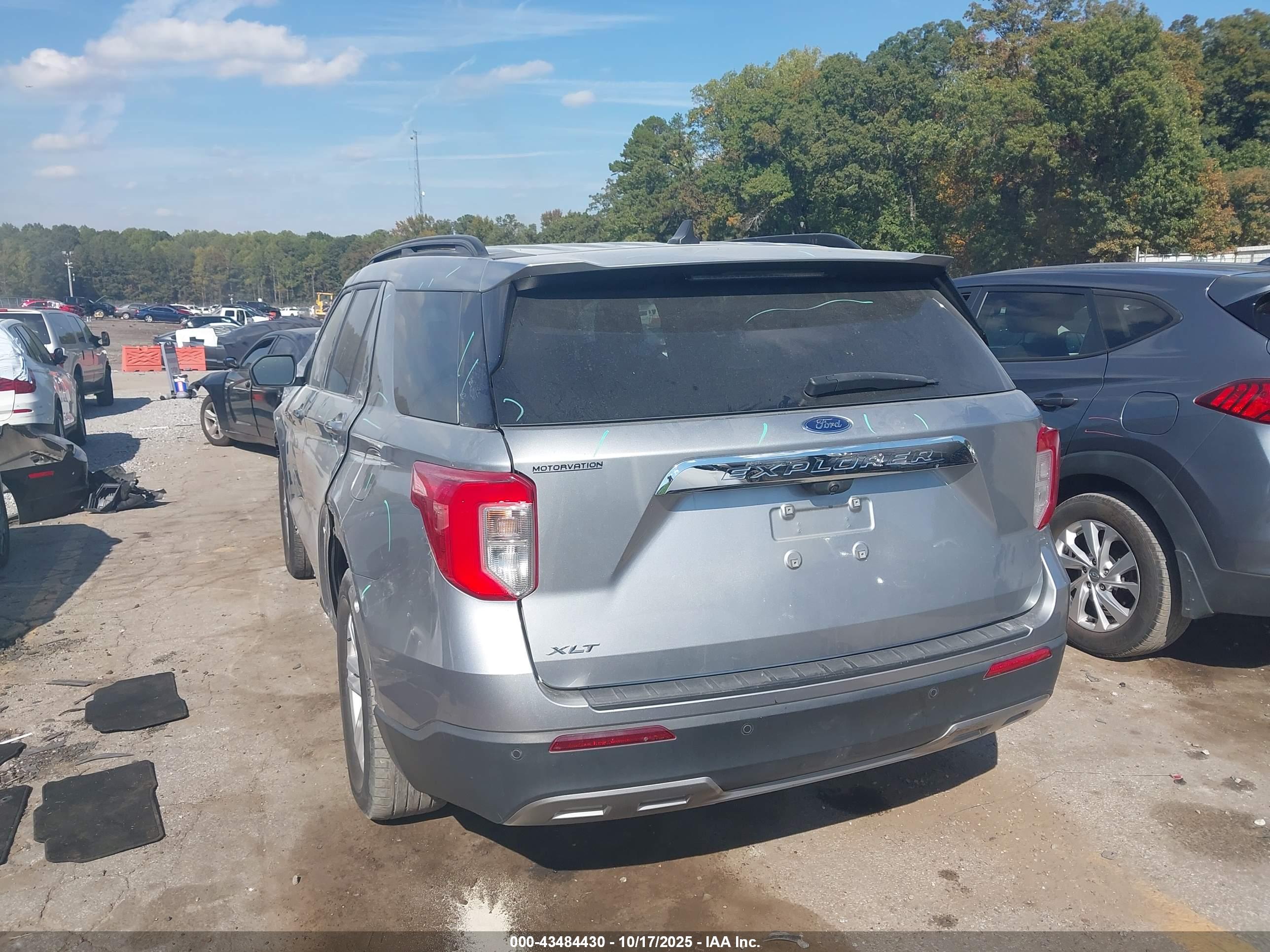 FORD EXPLORER image 3