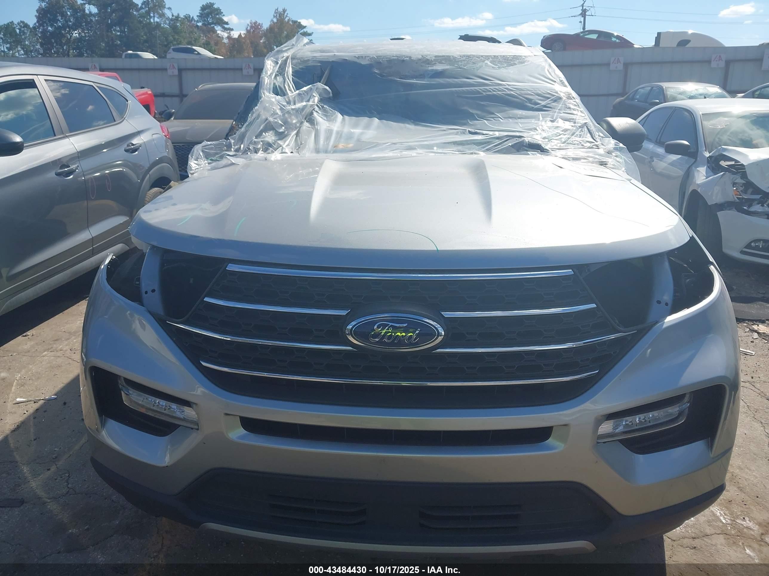 FORD EXPLORER image 6
