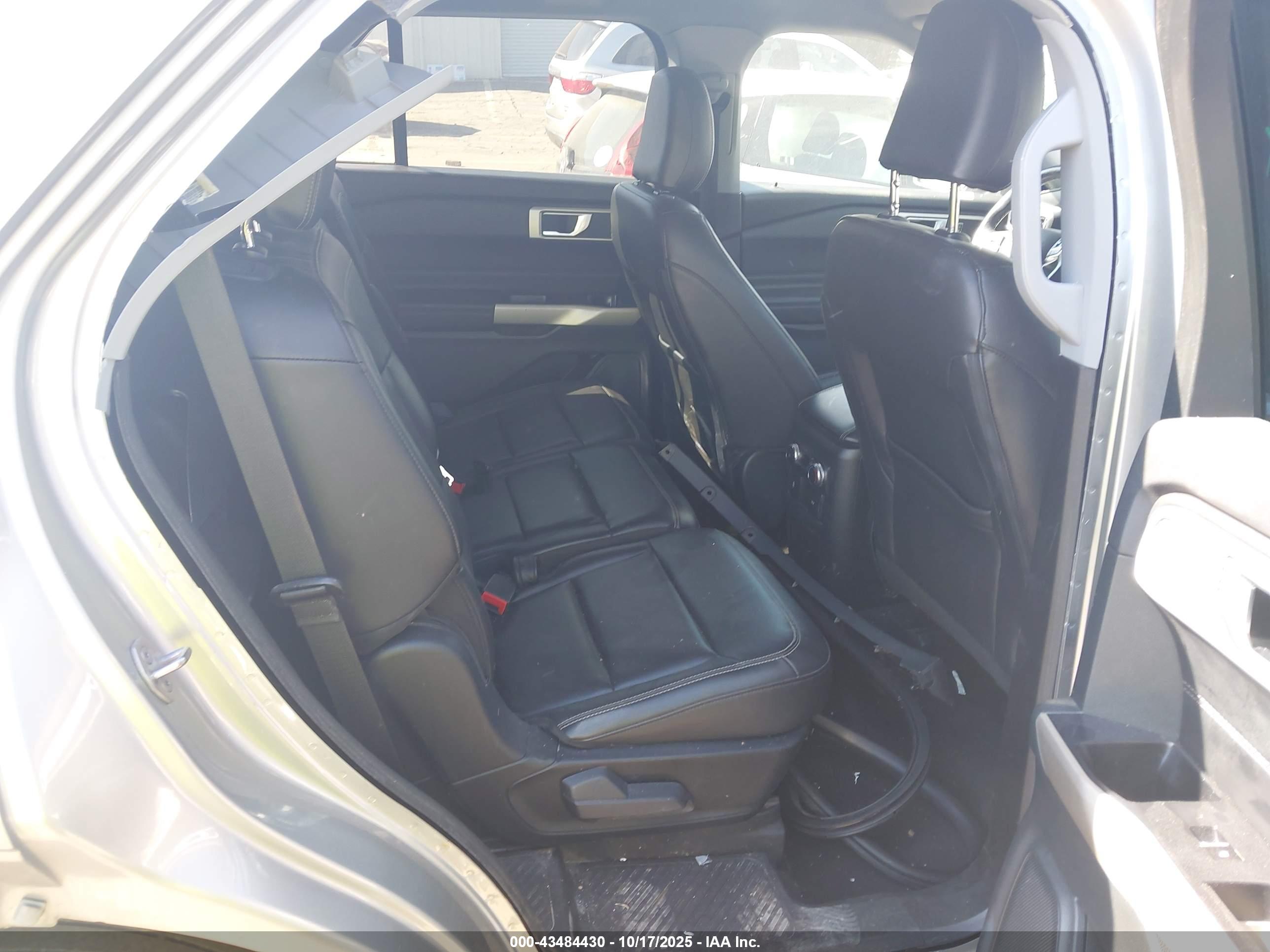 FORD EXPLORER image 8