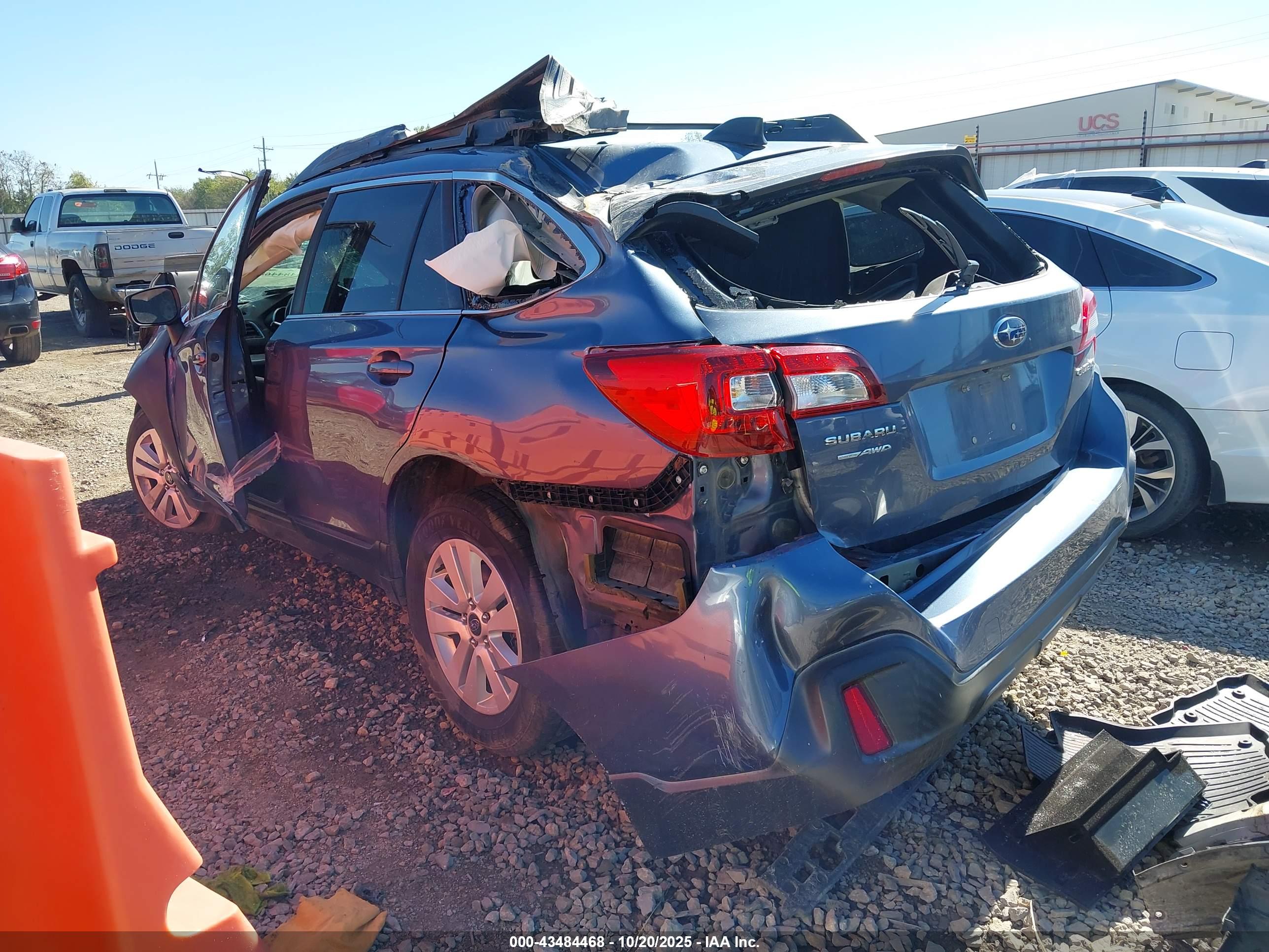 SUBARU OUTBACK image 3