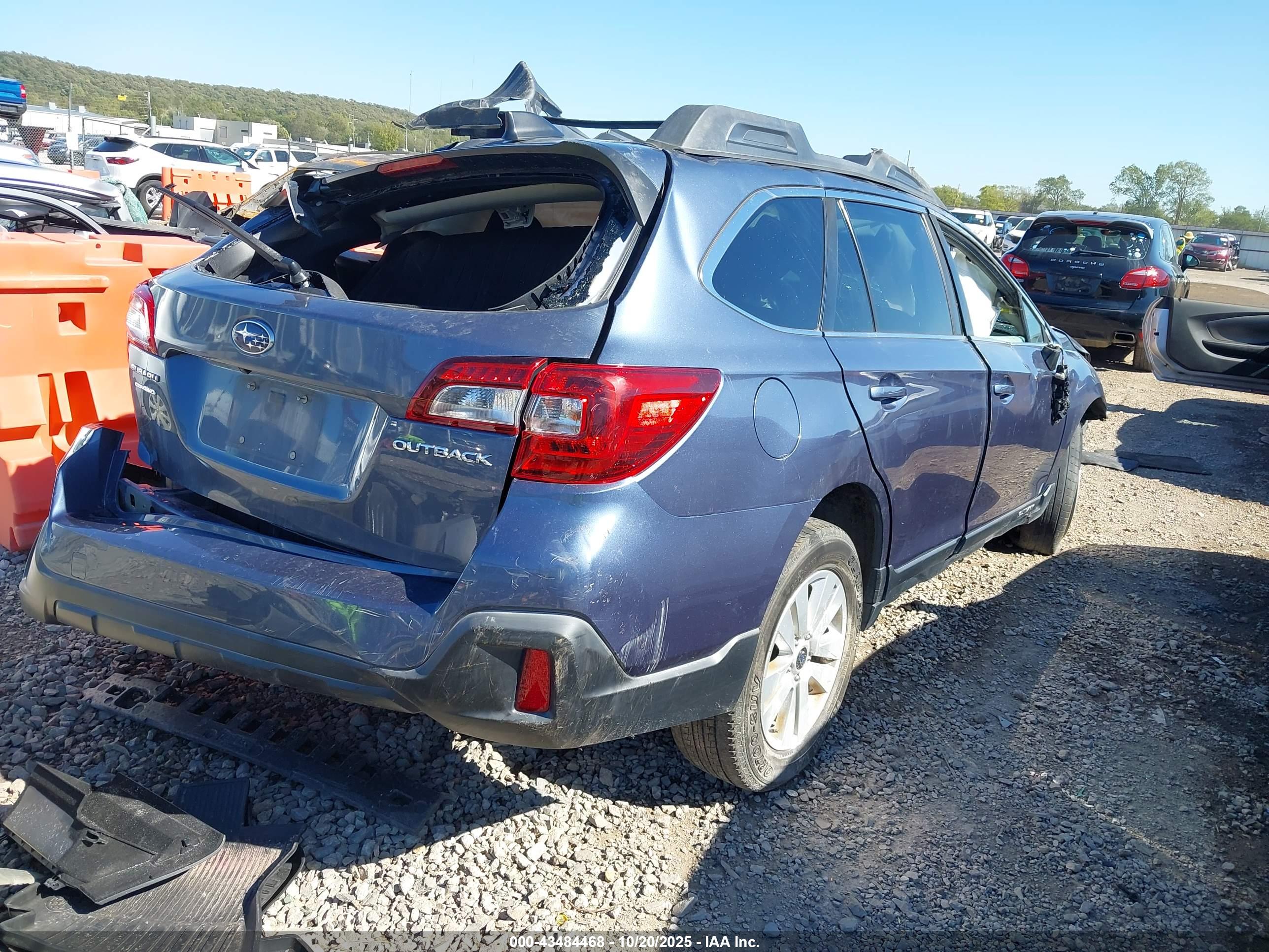 SUBARU OUTBACK image 4