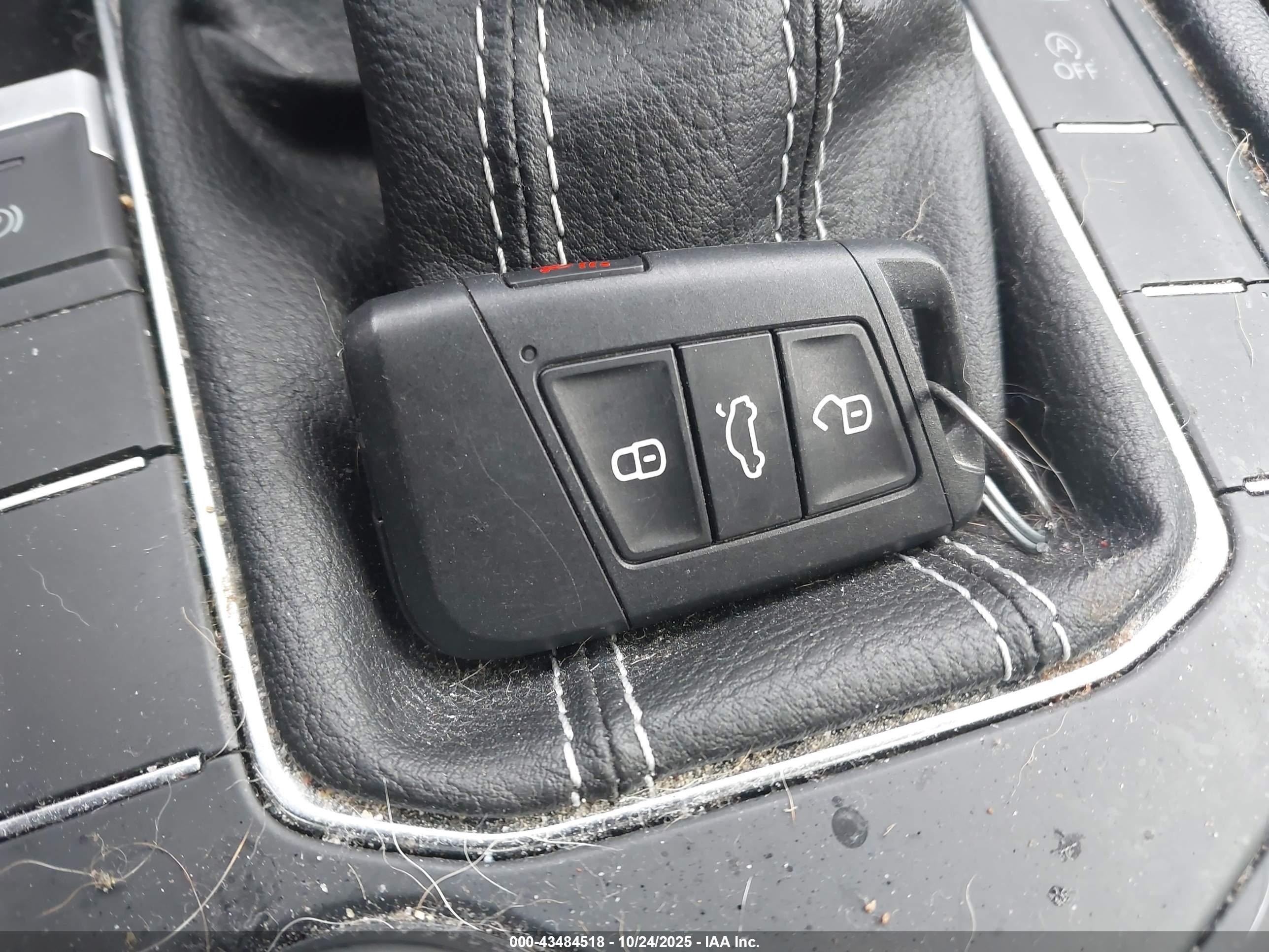 VOLKSWAGEN TAOS image 11