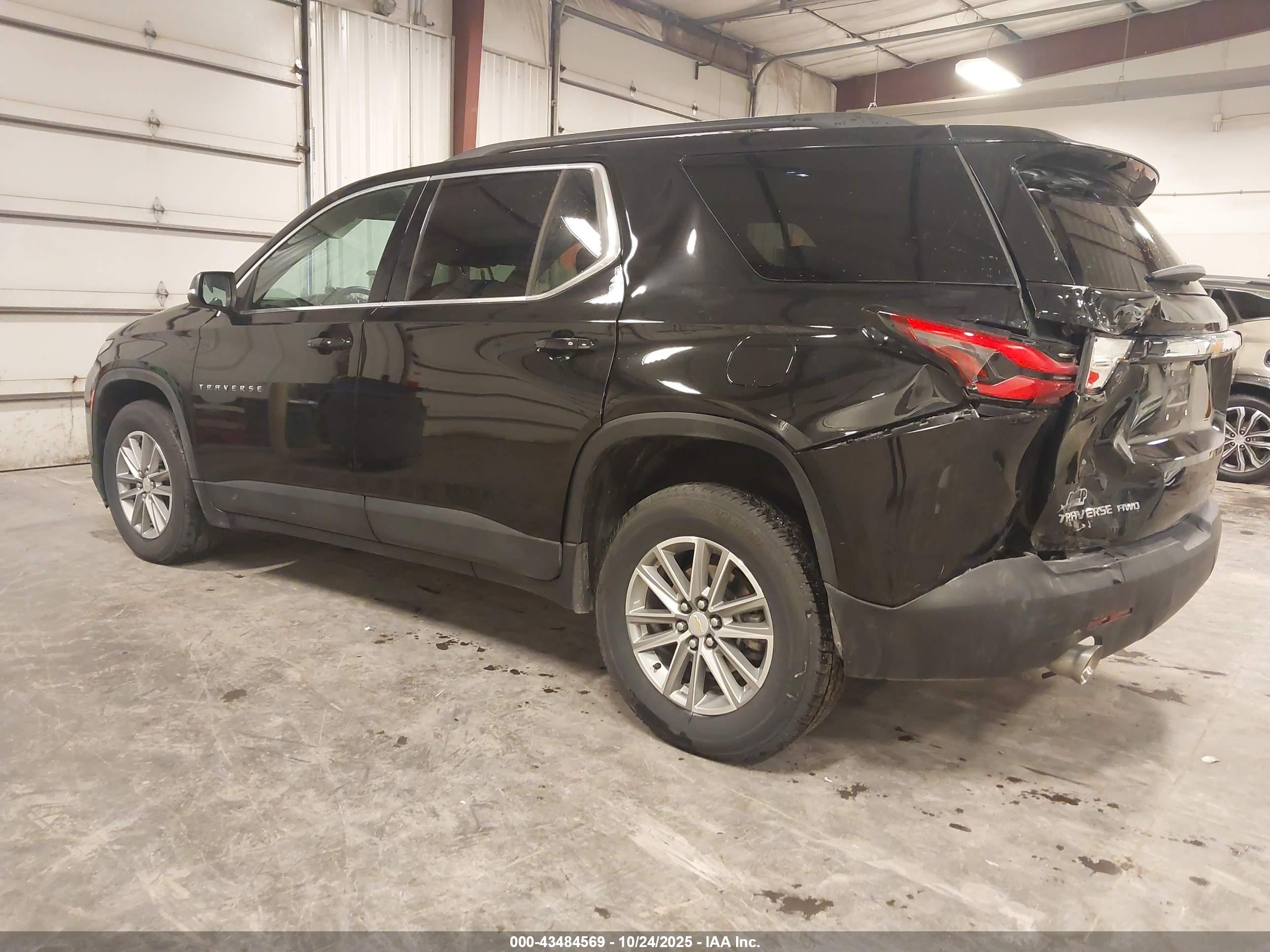 CHEVROLET TRAVERSE image 3