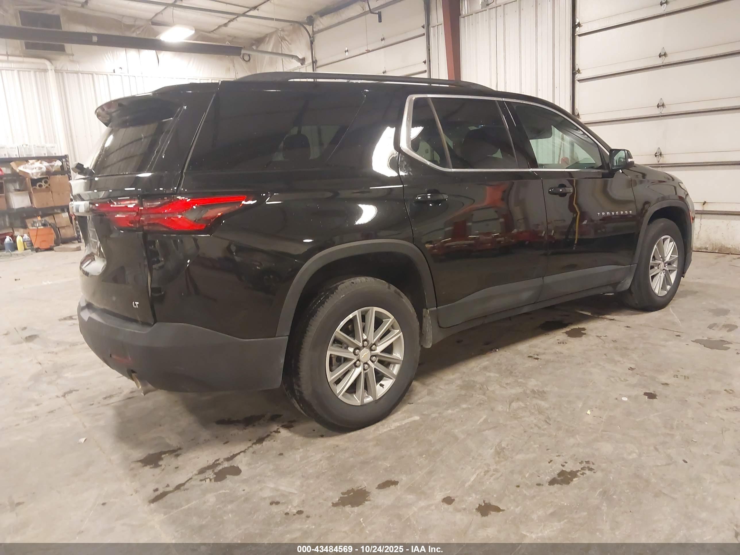 CHEVROLET TRAVERSE image 4