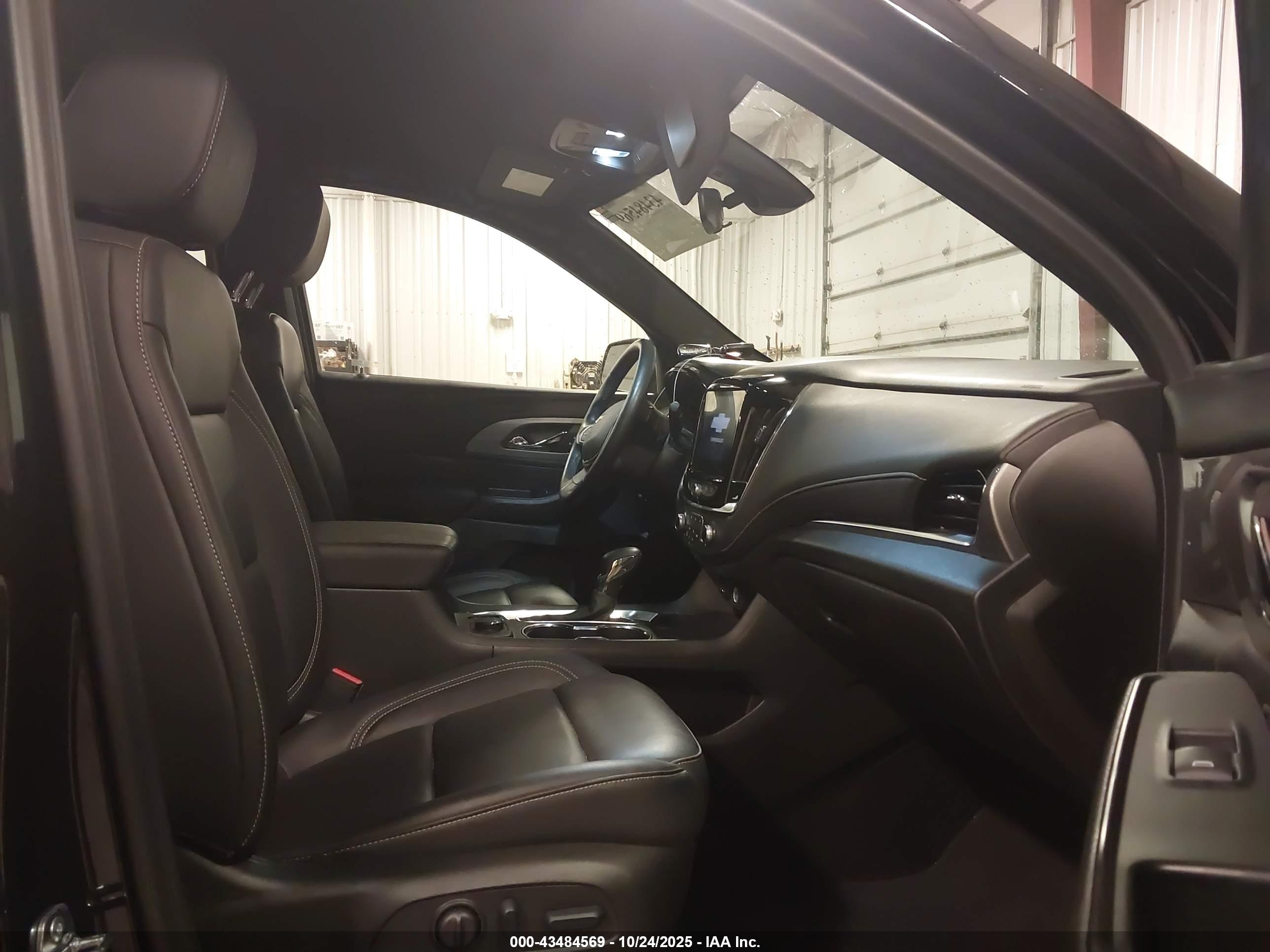 CHEVROLET TRAVERSE image 5