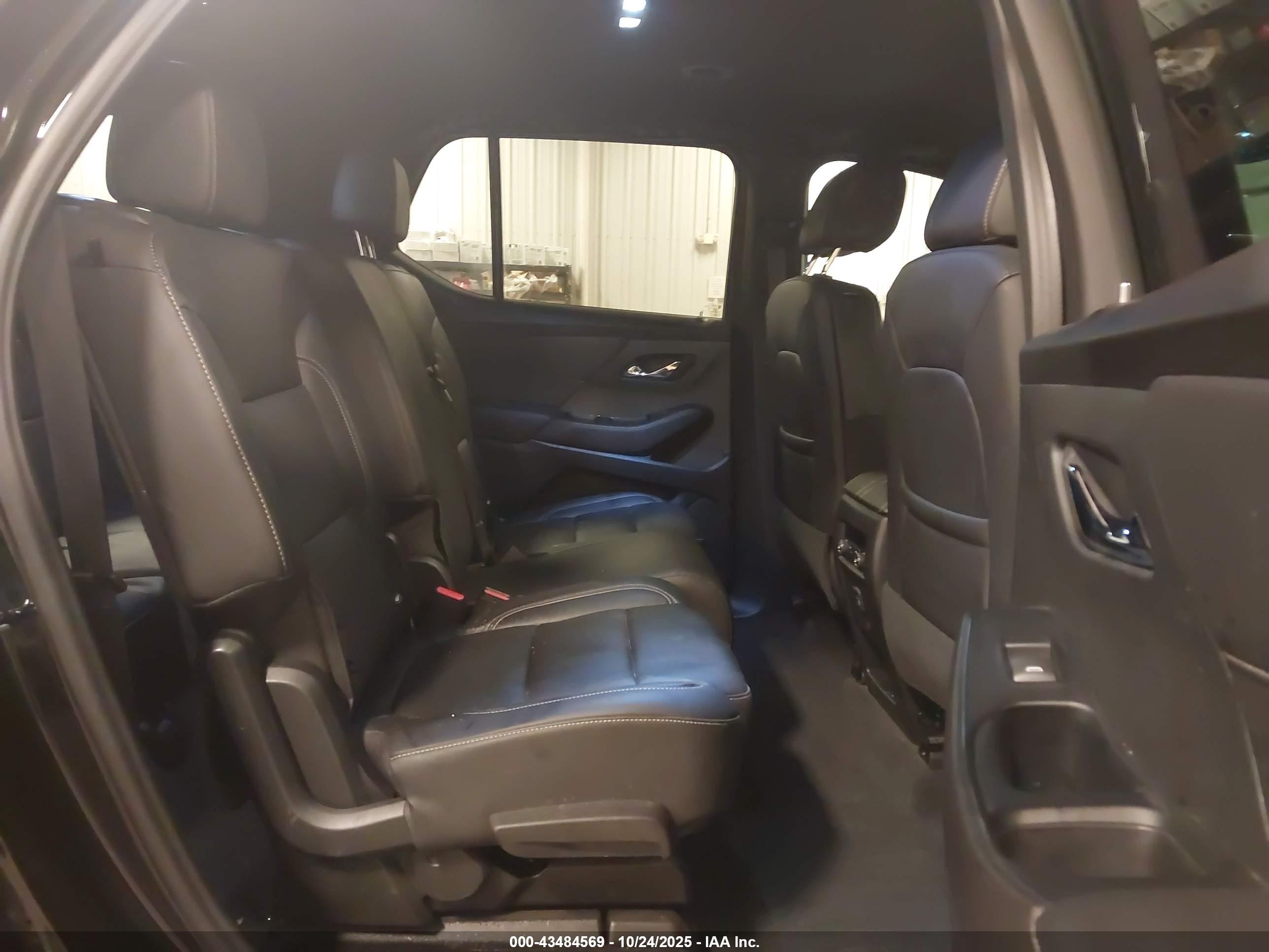 CHEVROLET TRAVERSE image 8