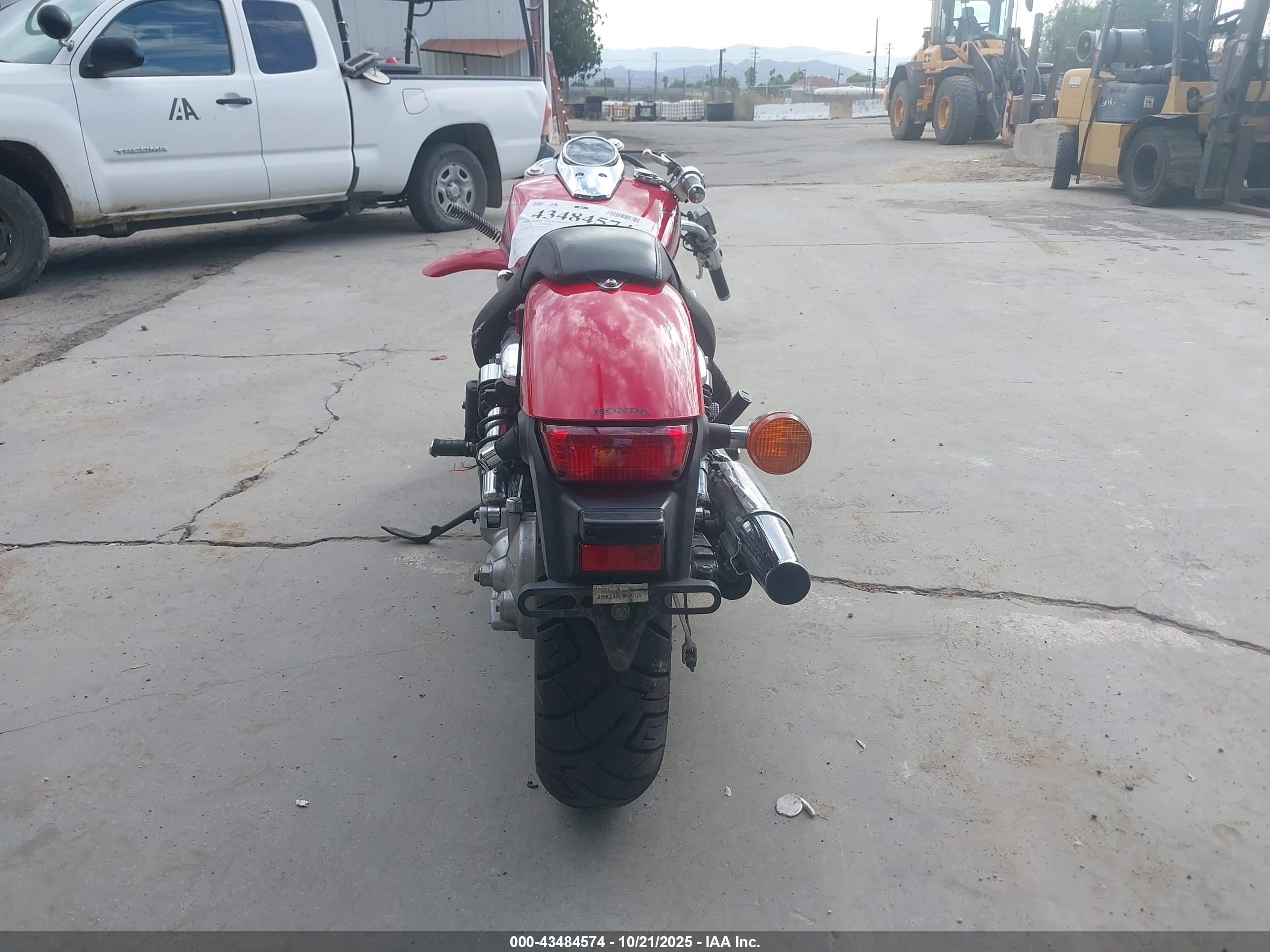 HONDA VT750 image 6