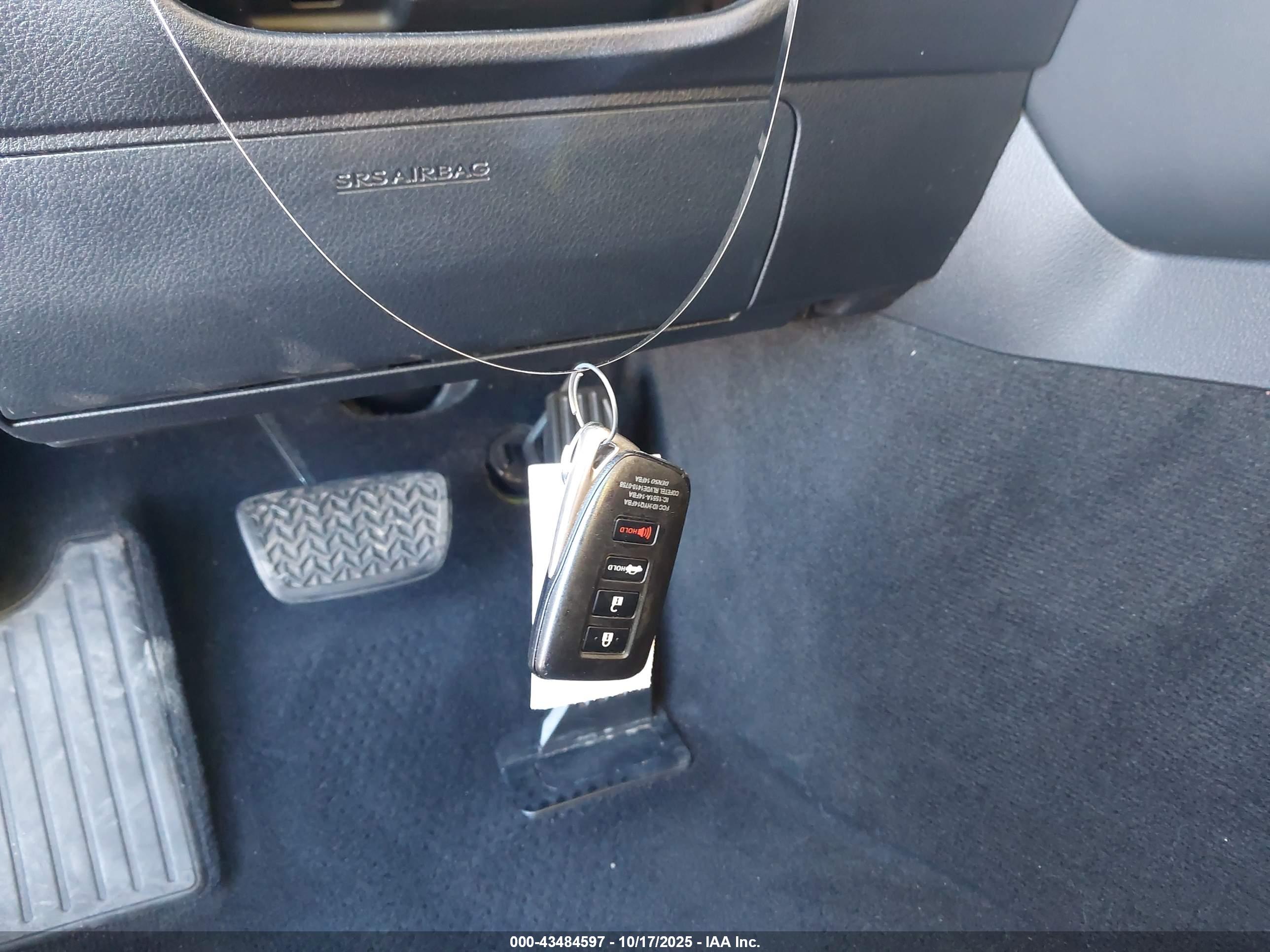 LEXUS IS image 11