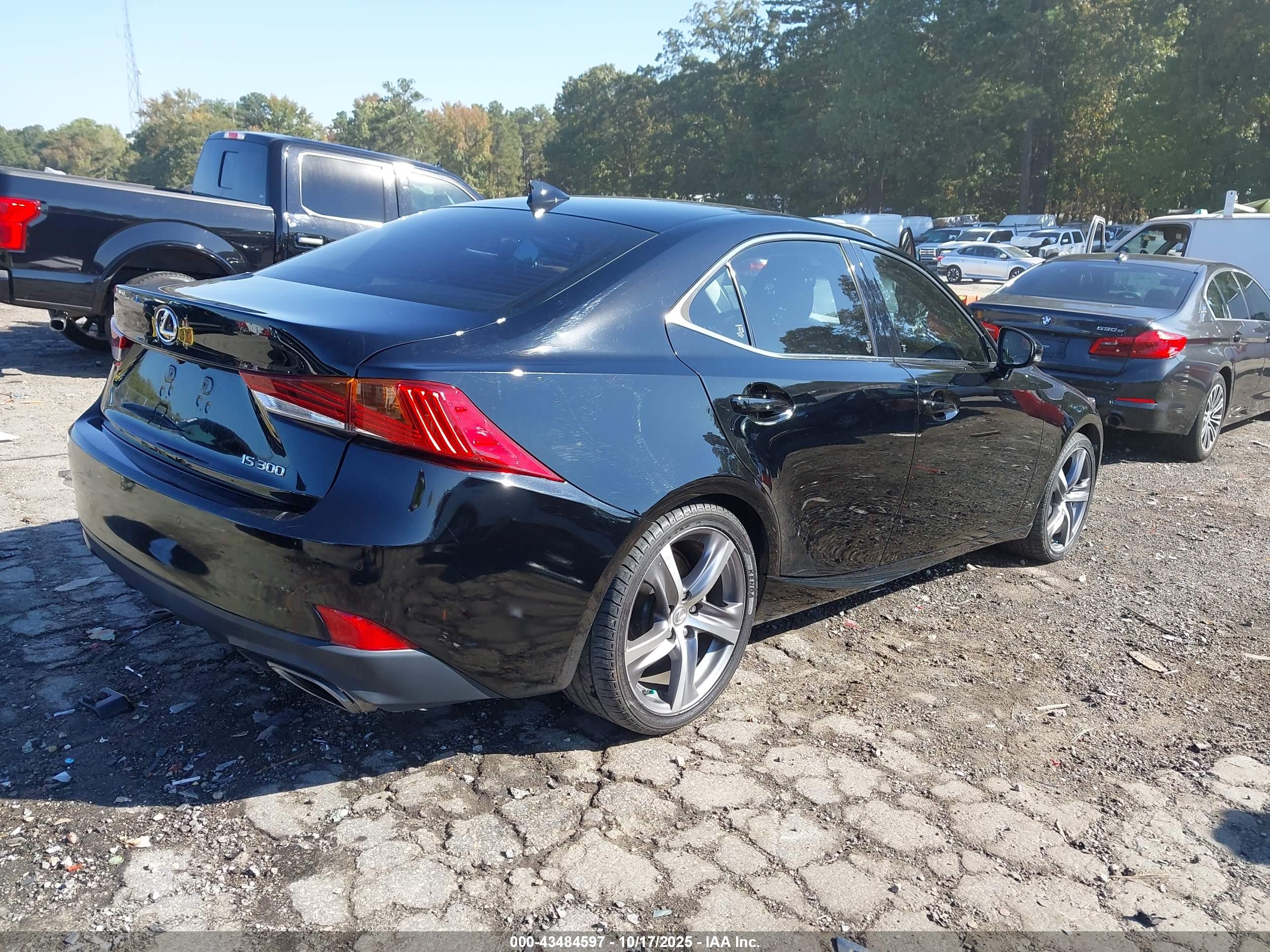 LEXUS IS image 4