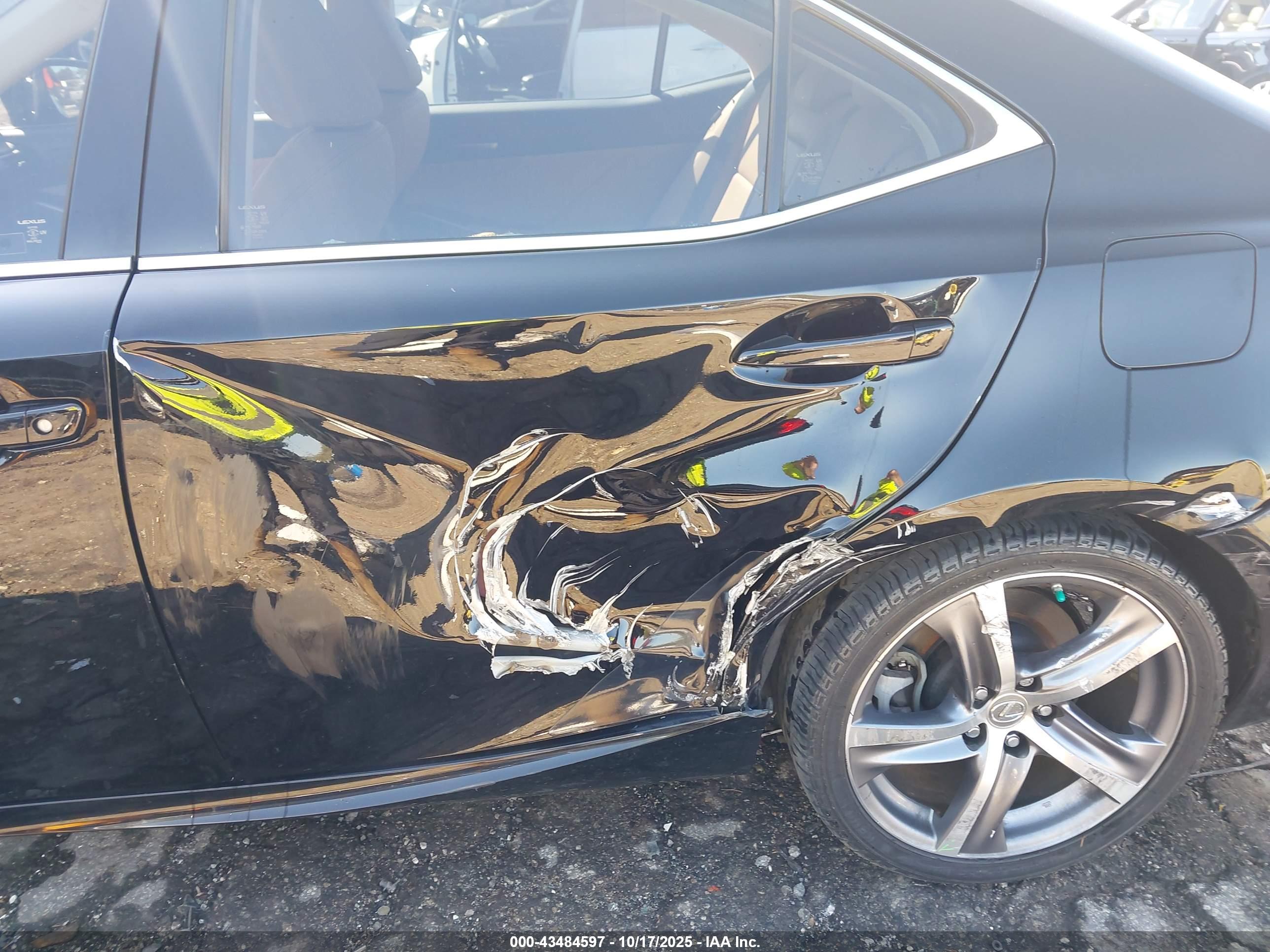 LEXUS IS image 6