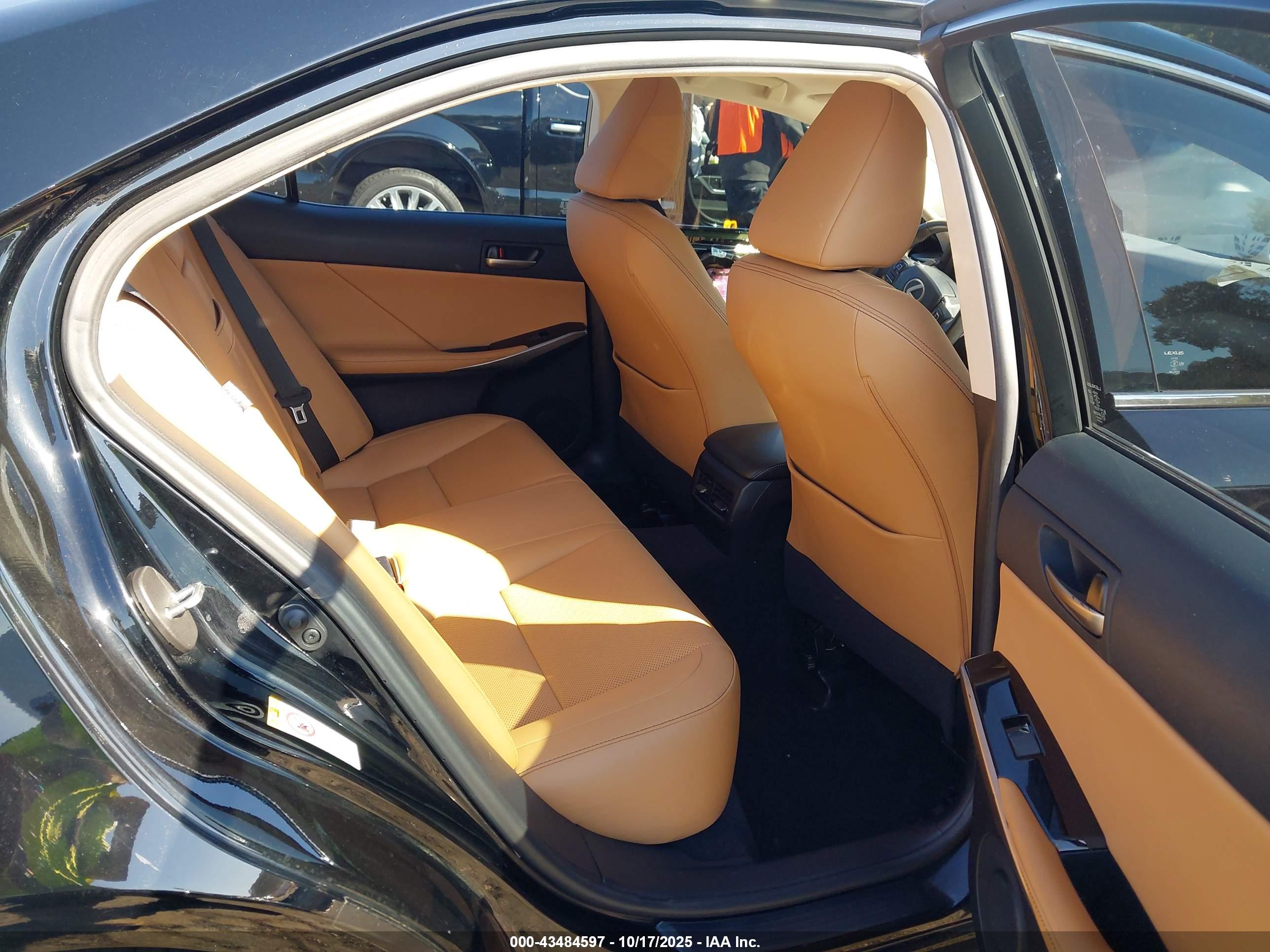 LEXUS IS image 8