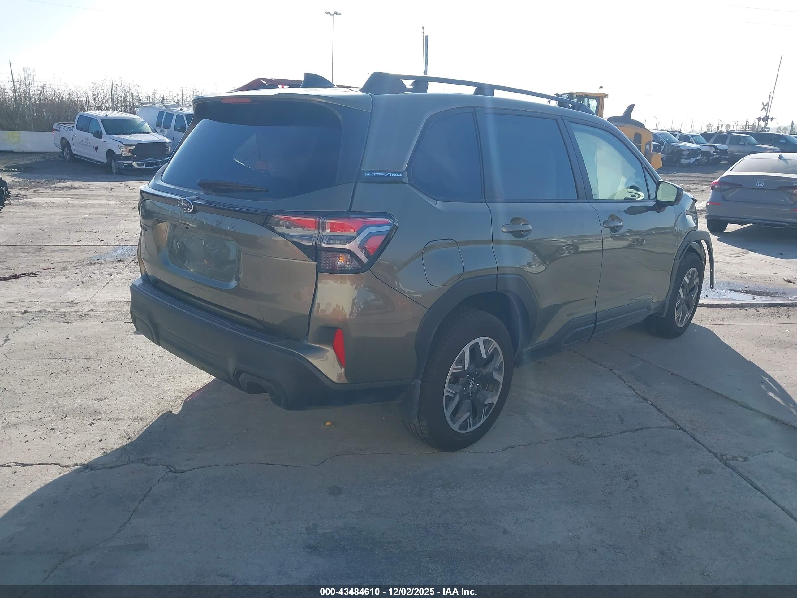 SUBARU FORESTER image 4