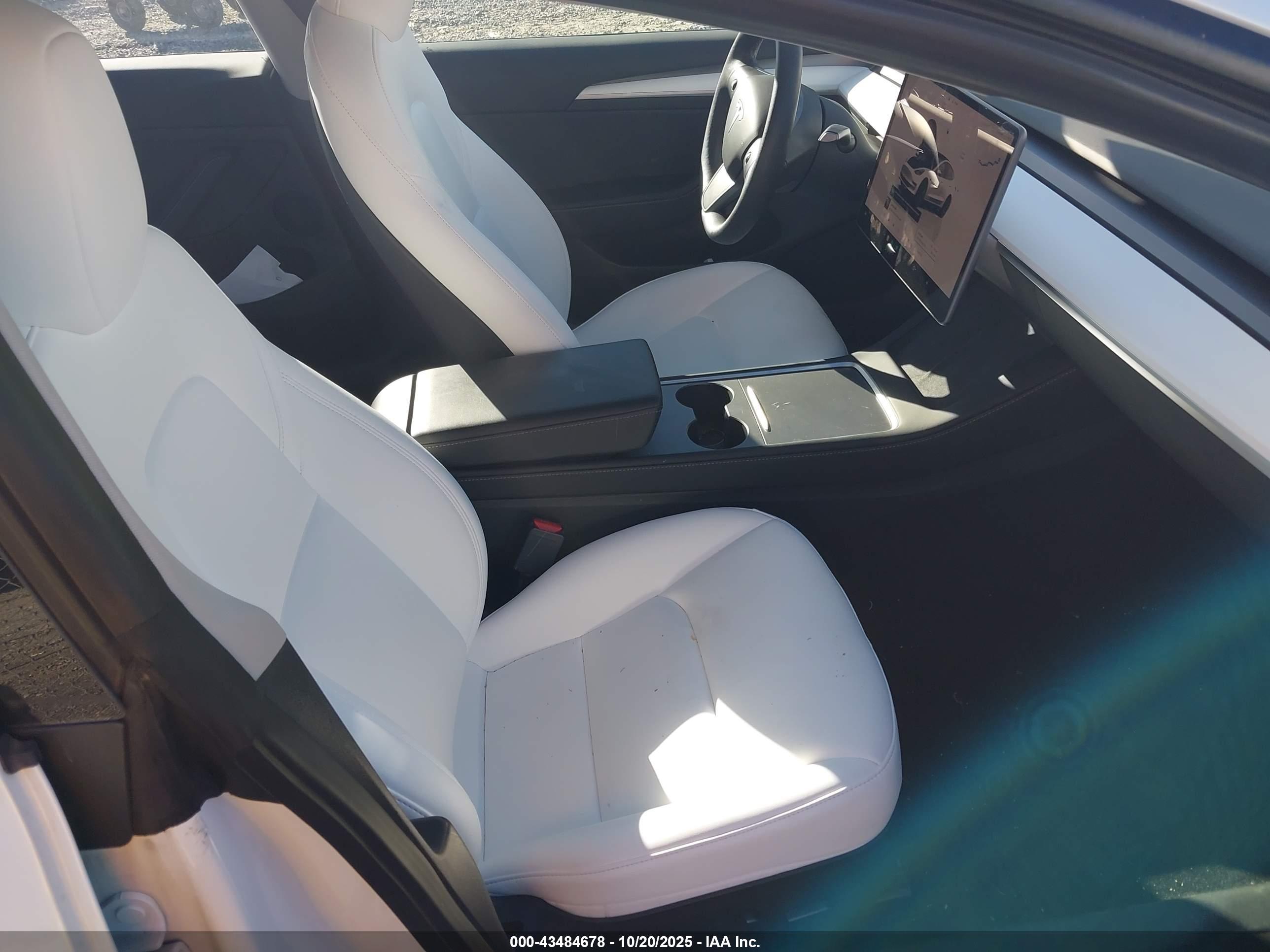 TESLA MODEL image 5