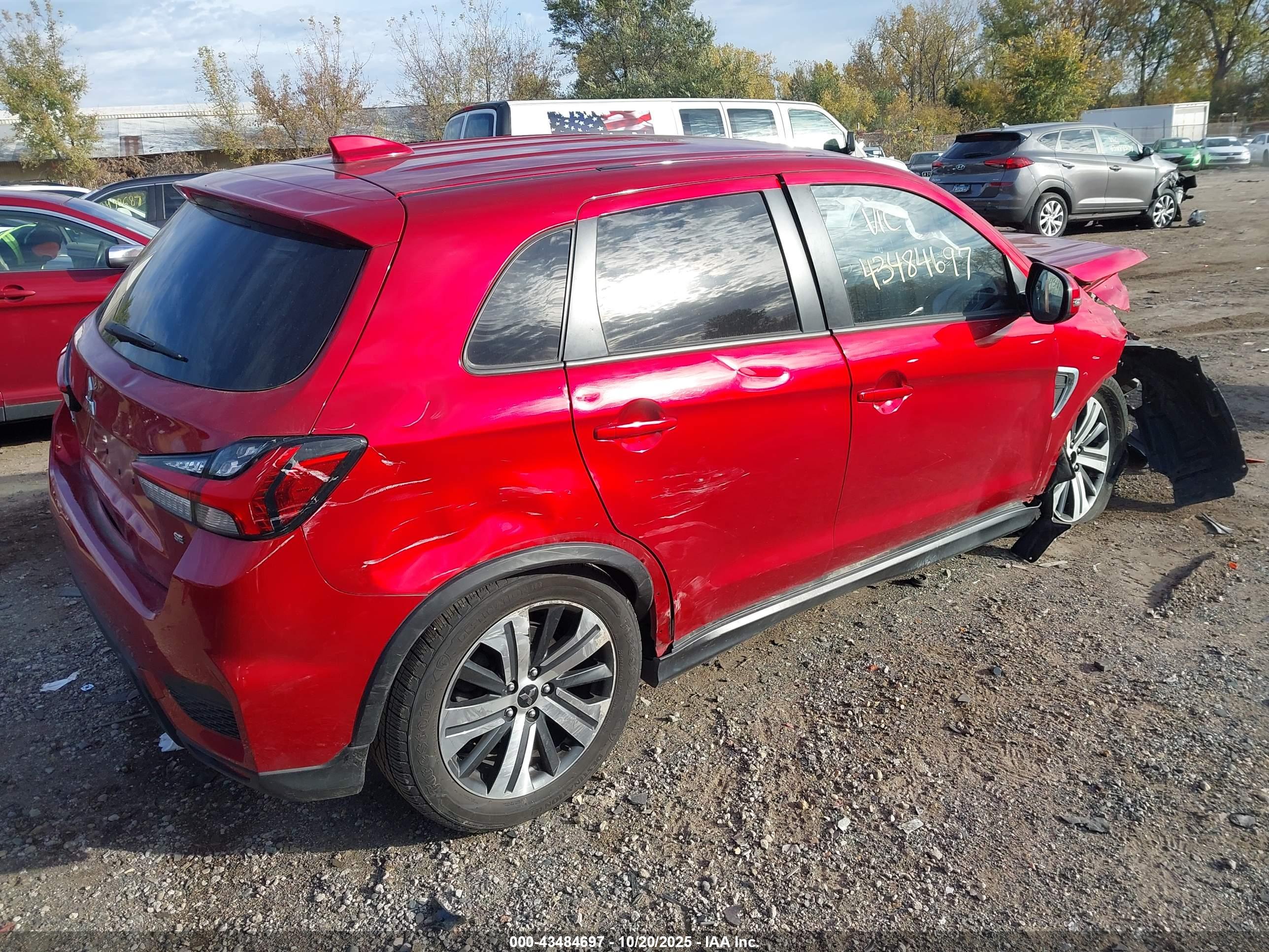 MITSUBISHI OUTLANDER image 4