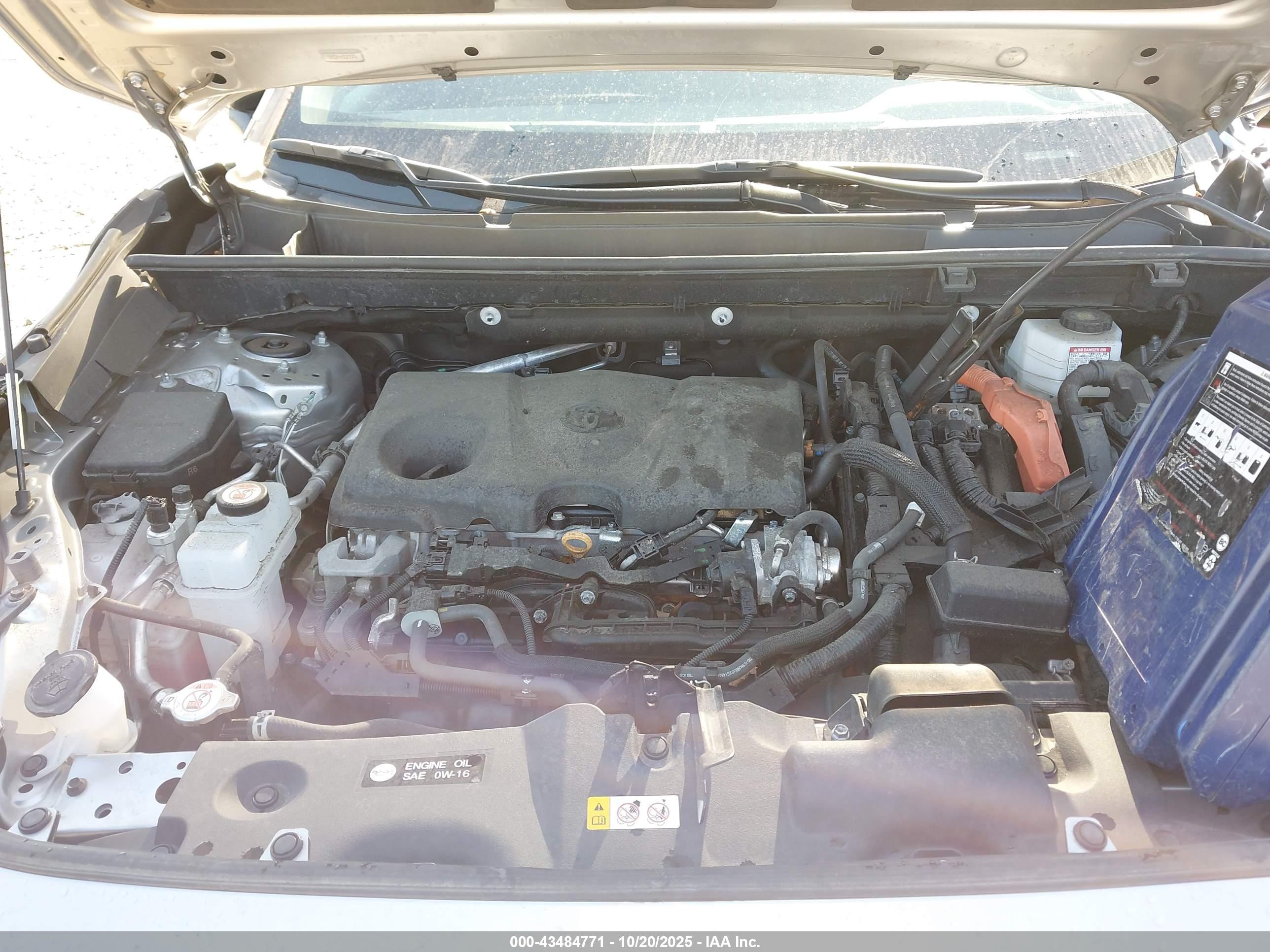 TOYOTA RAV4 image 10