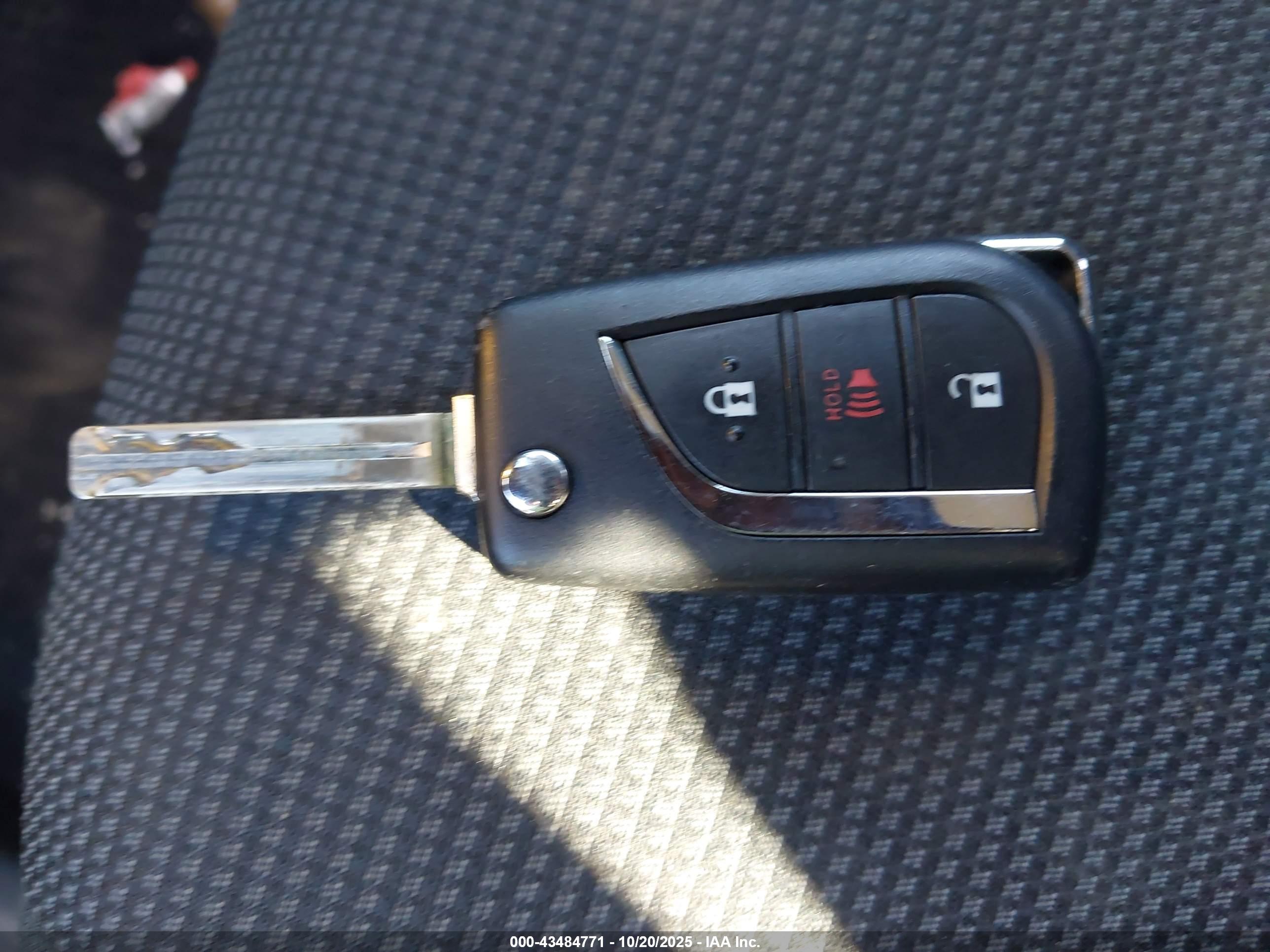 TOYOTA RAV4 image 11