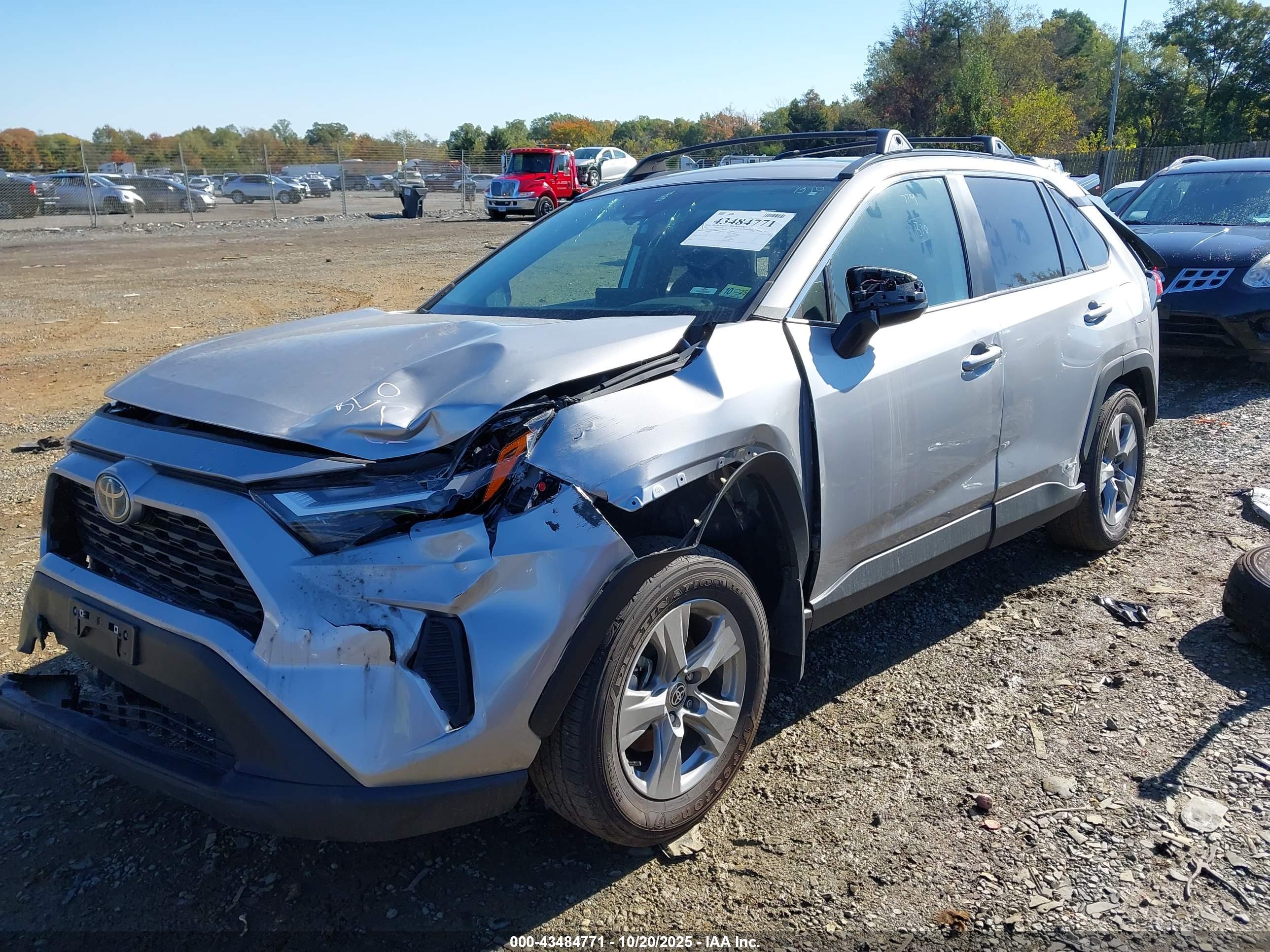 TOYOTA RAV4 image 2
