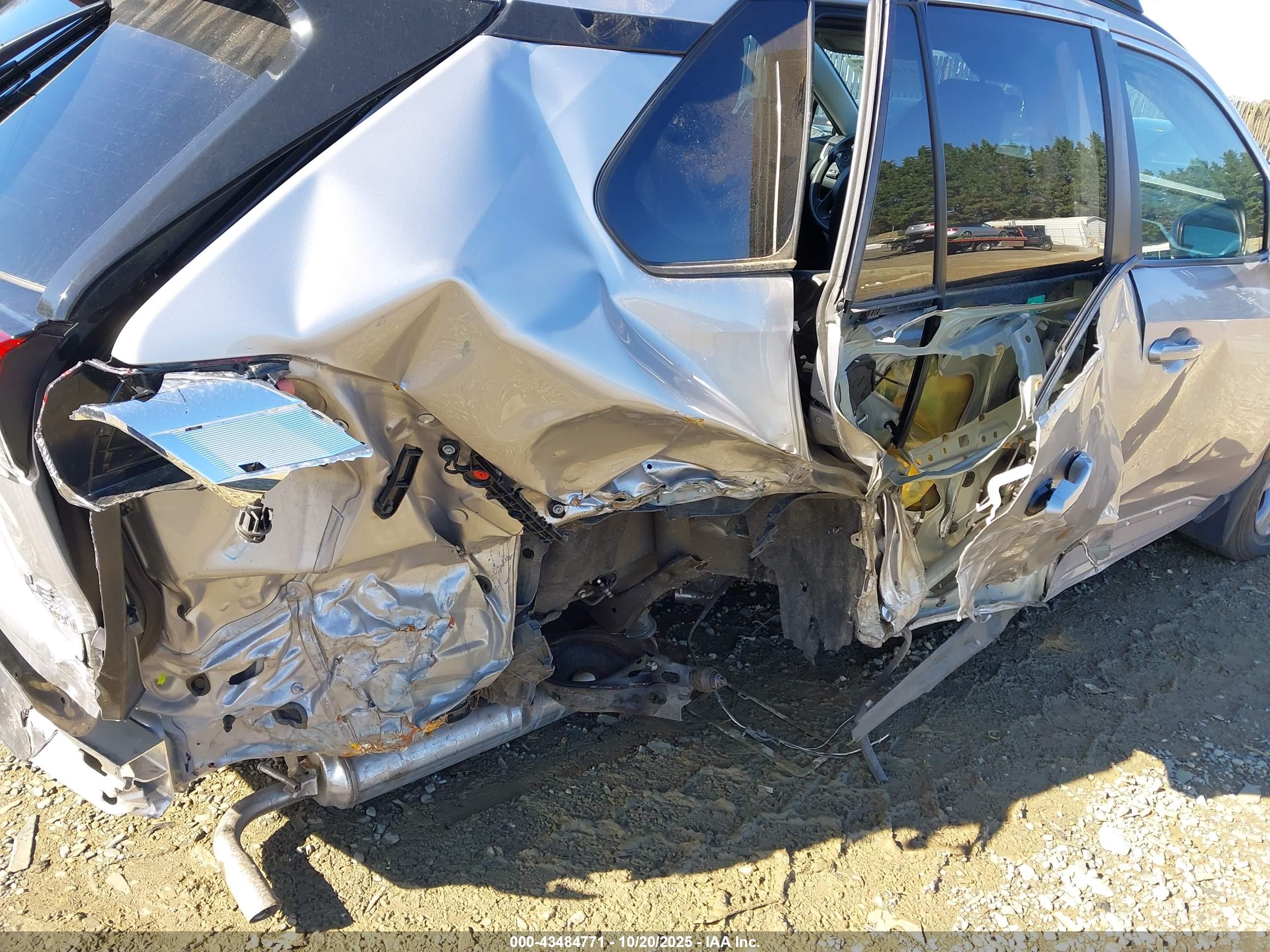 TOYOTA RAV4 image 6