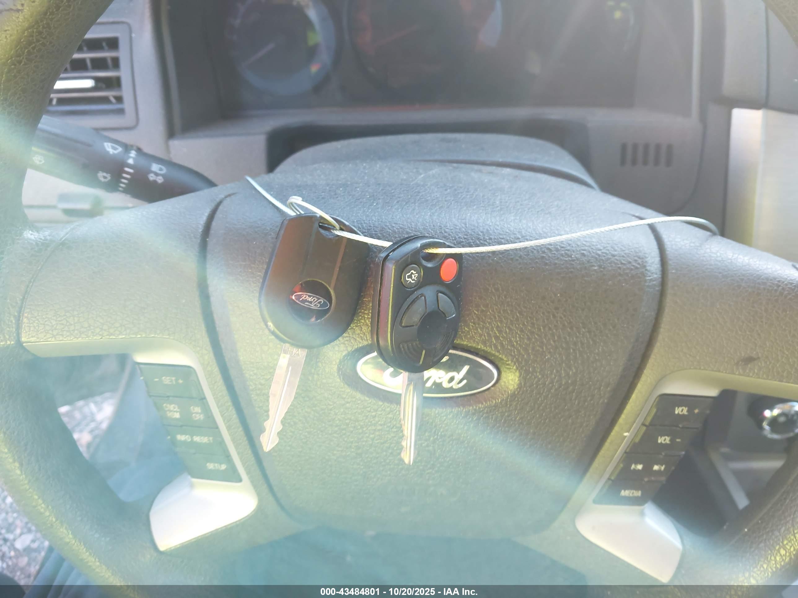 FORD FUSION image 11