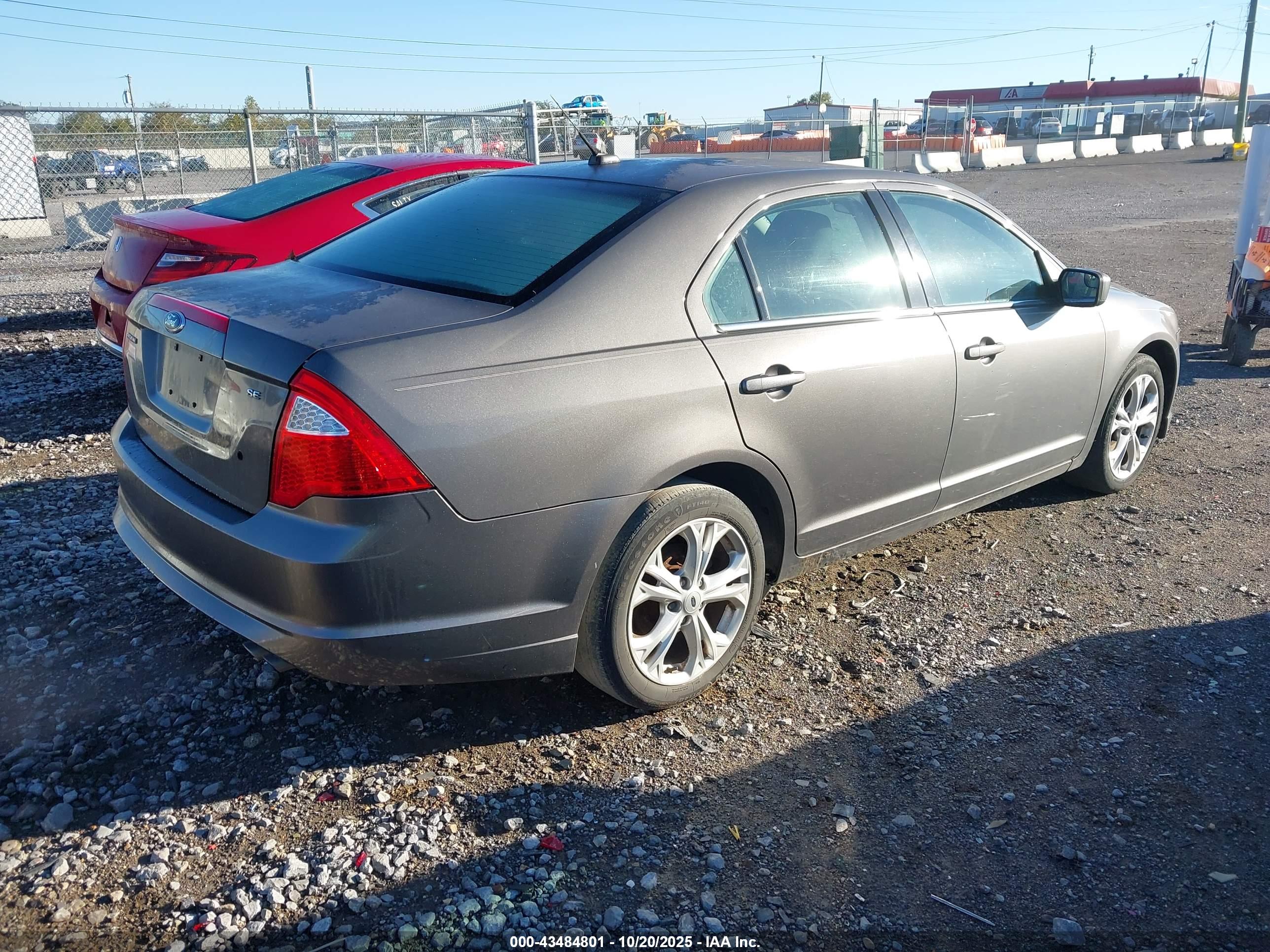 FORD FUSION image 4