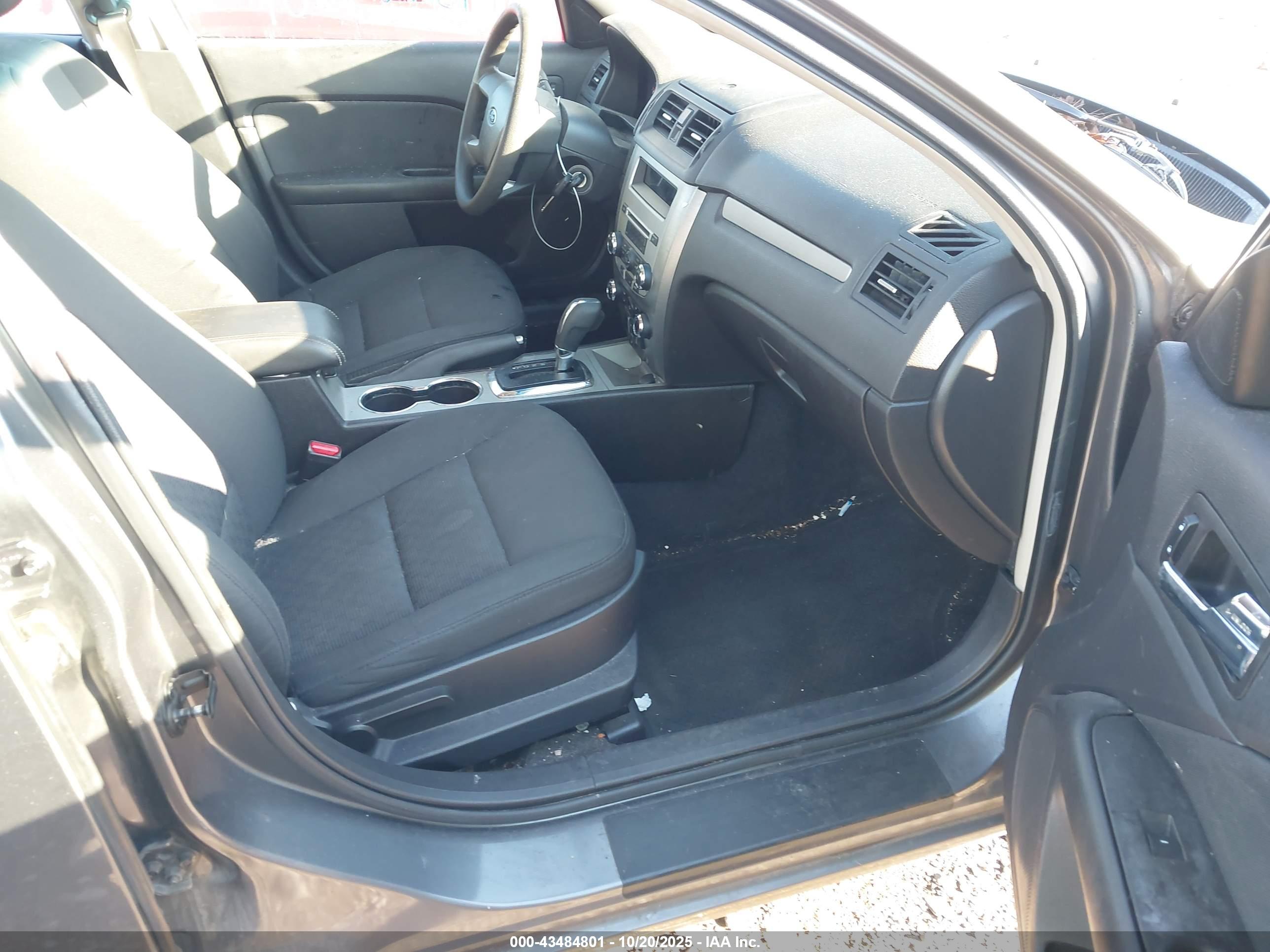 FORD FUSION image 5