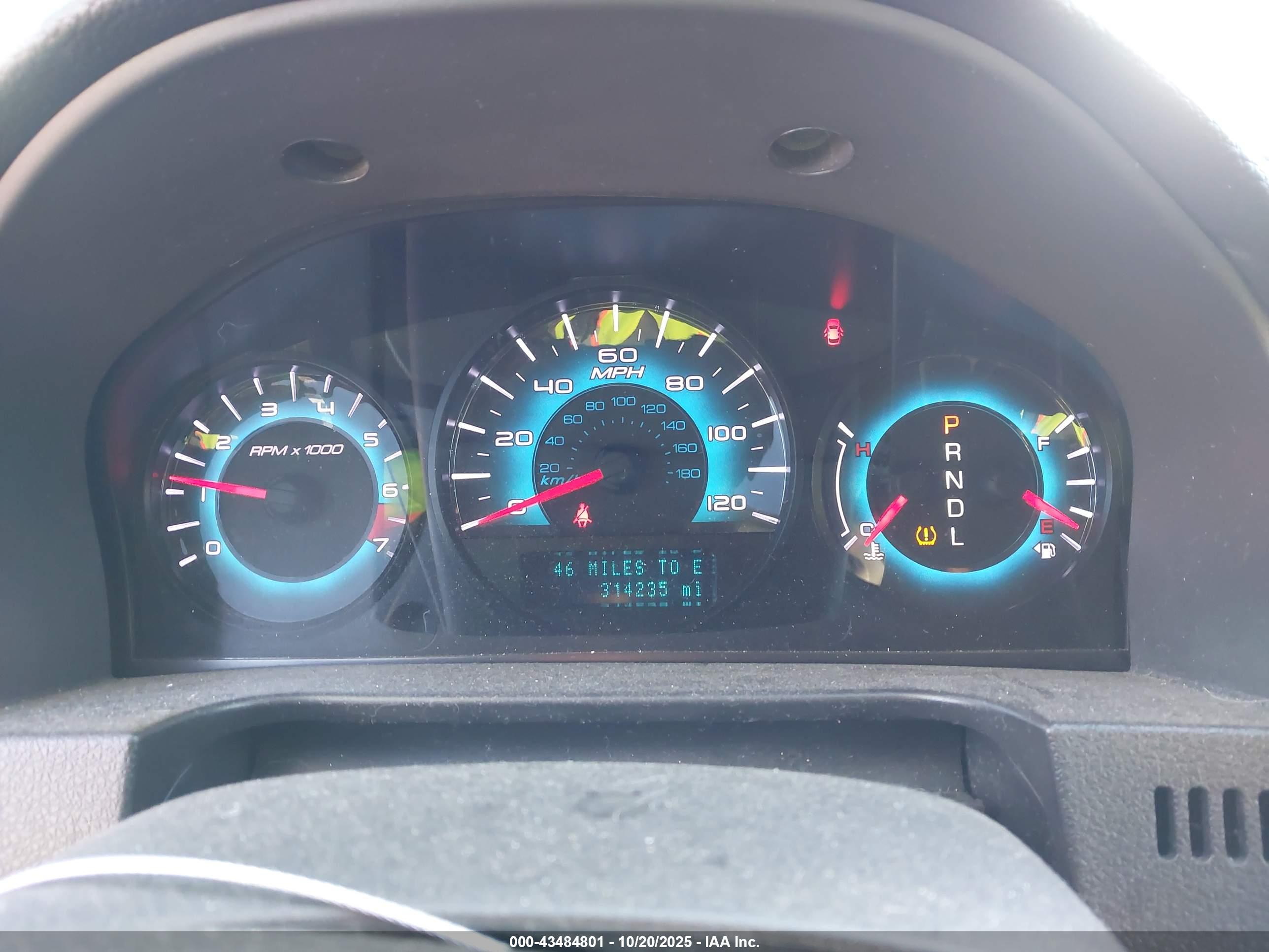 FORD FUSION image 7